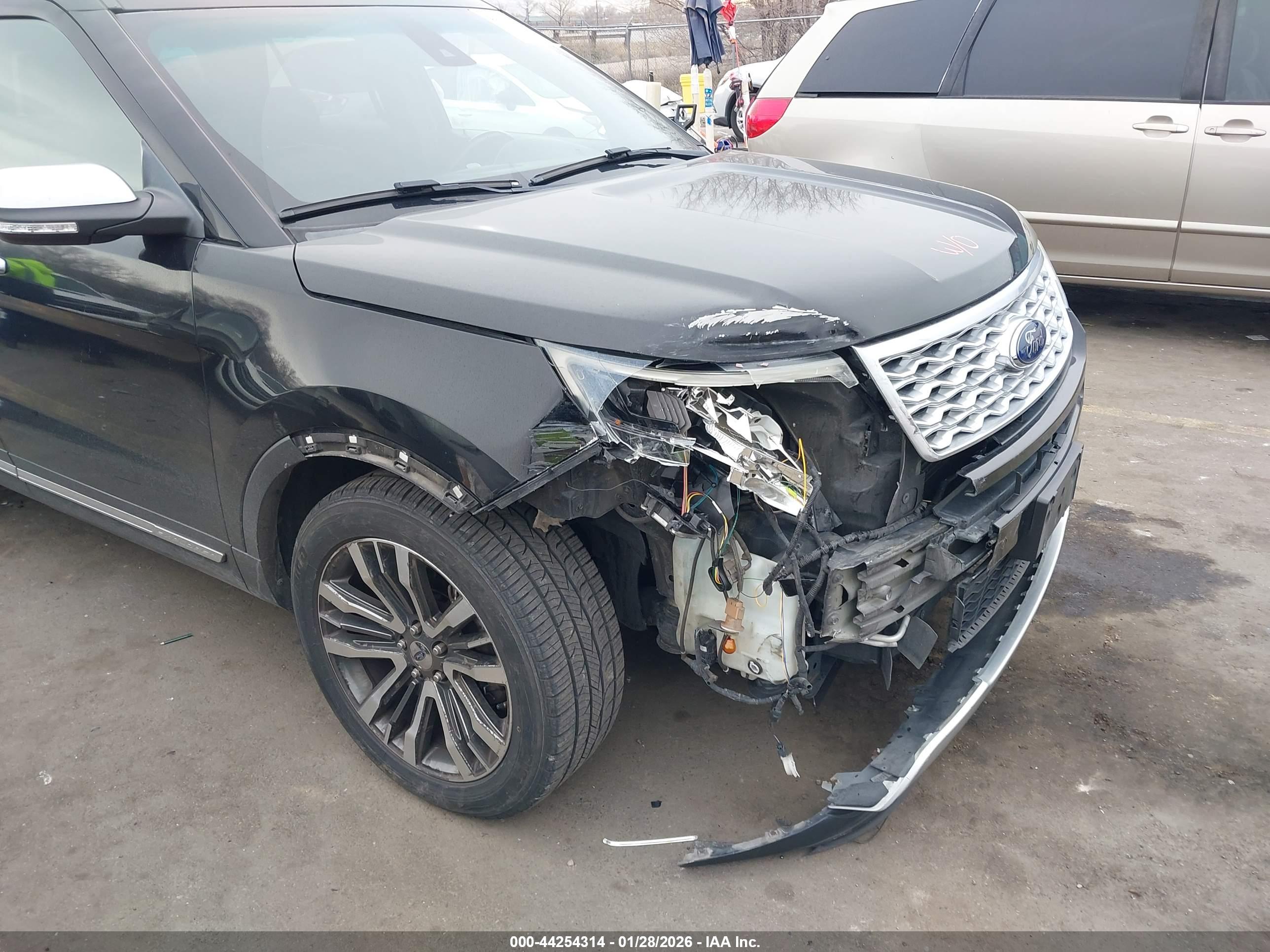 FORD EXPLORER image 6