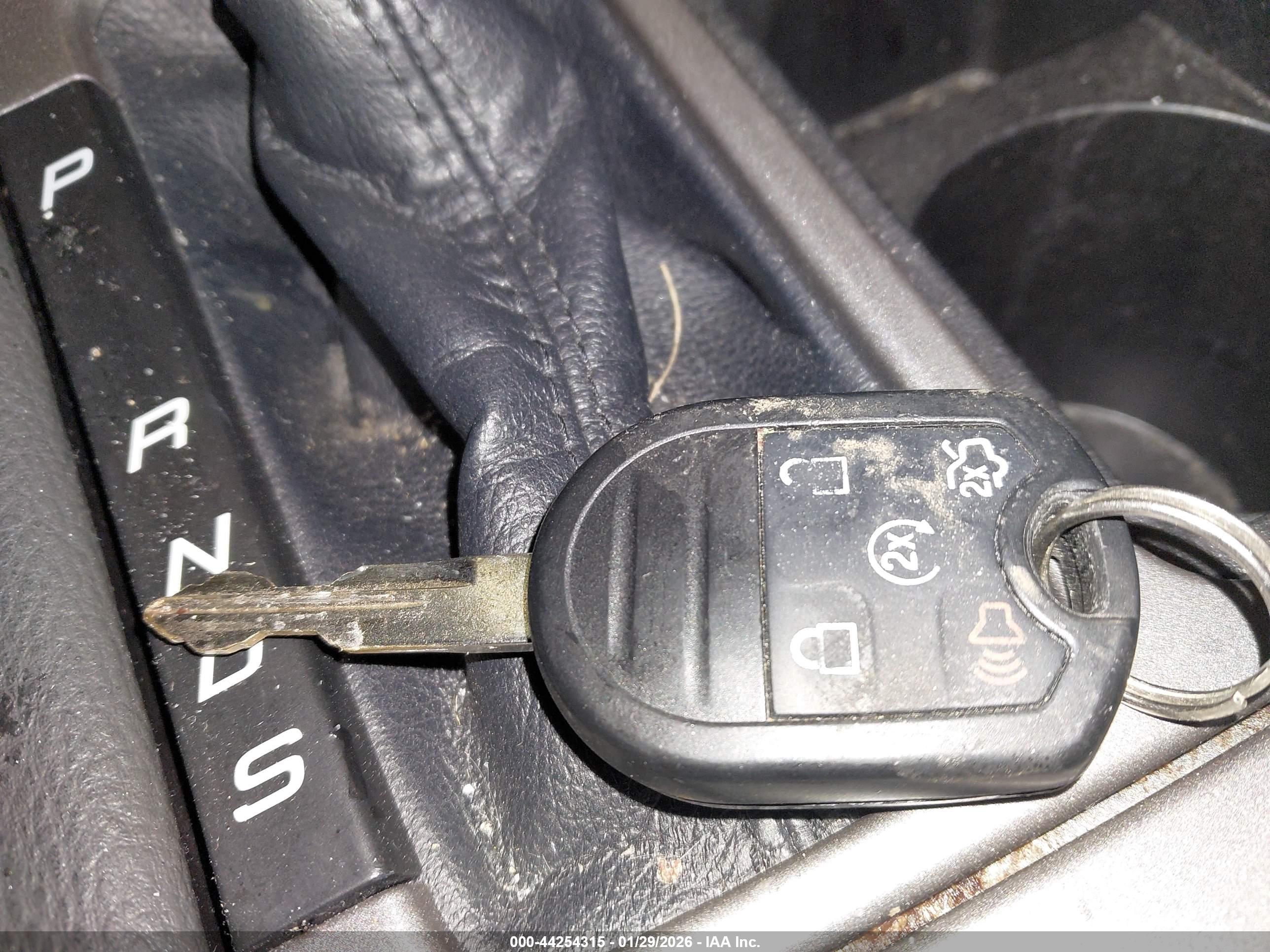 FORD TAURUS image 11