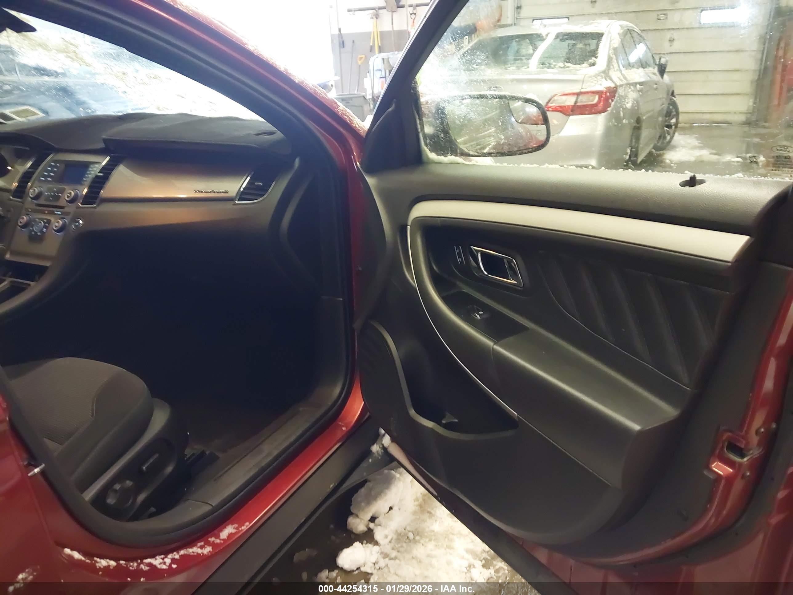 FORD TAURUS image 5