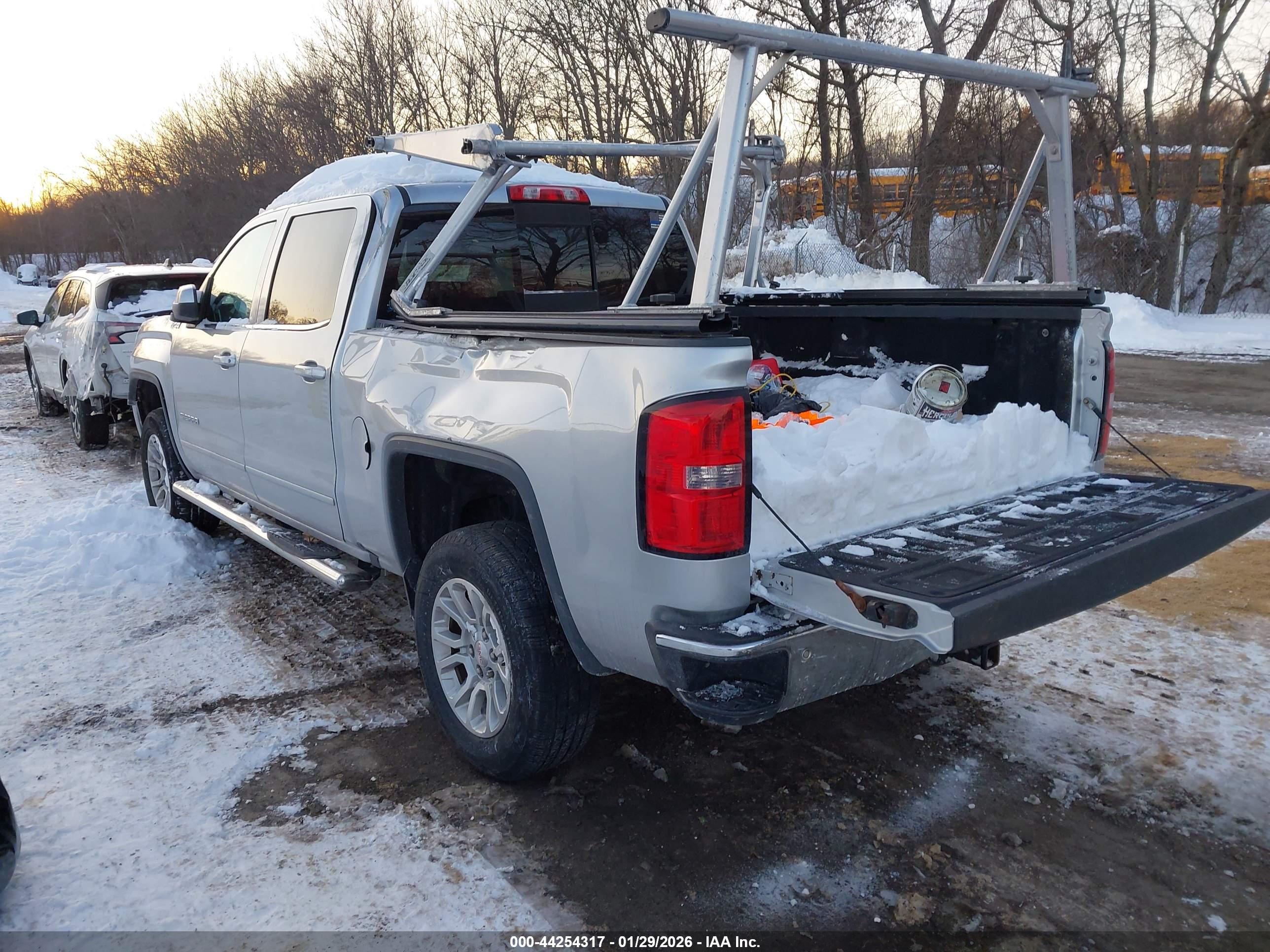 GMC SIERRA image 3