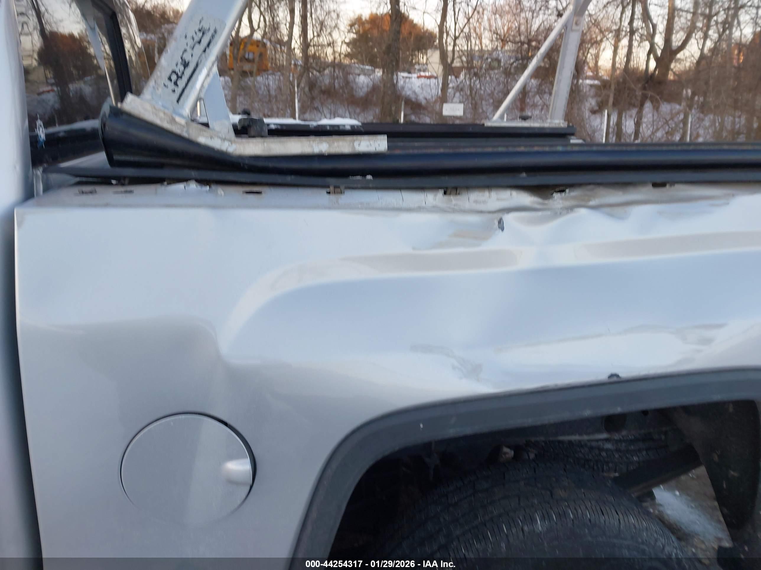 GMC SIERRA image 6