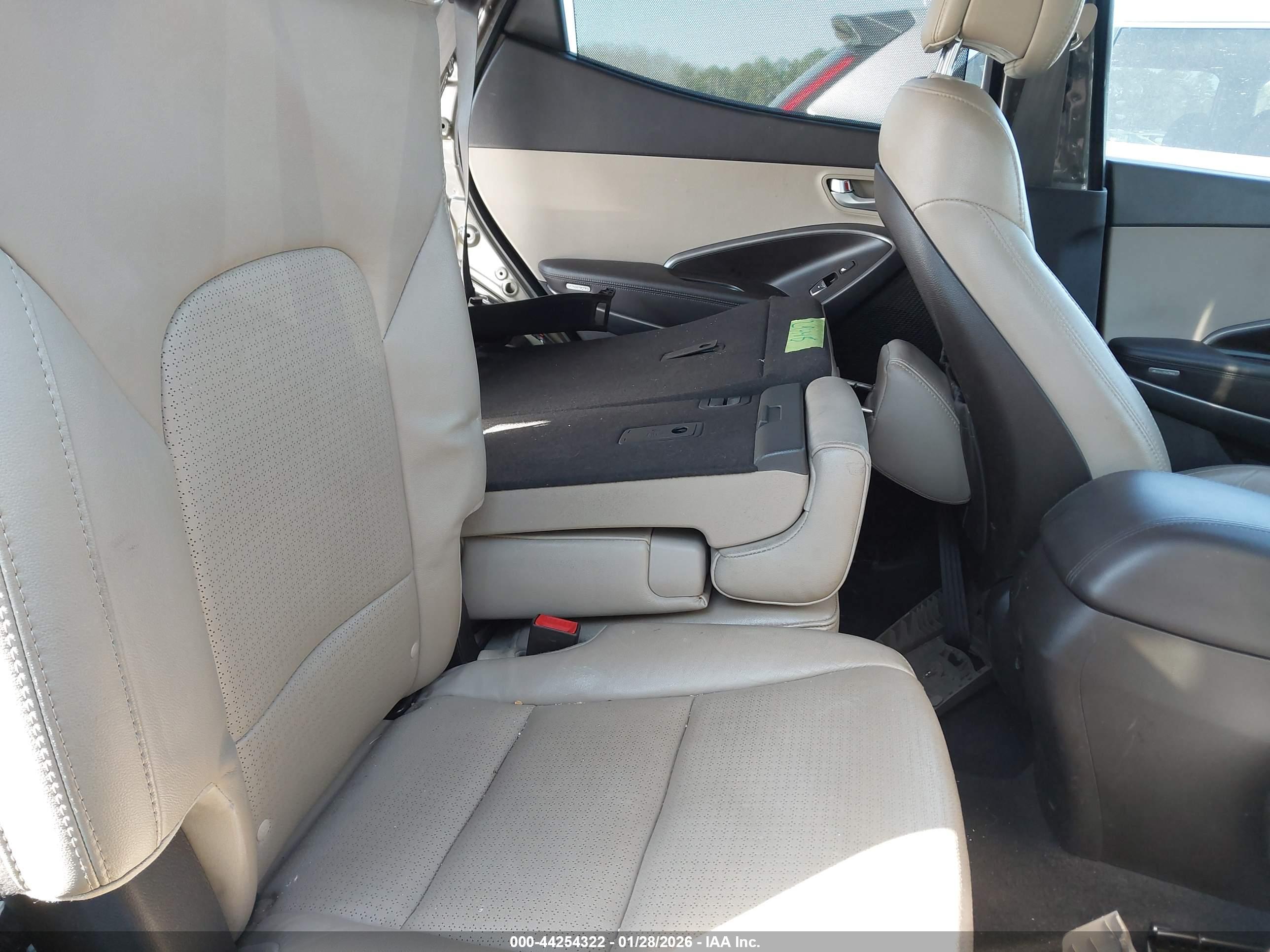 HYUNDAI SANTA image 8
