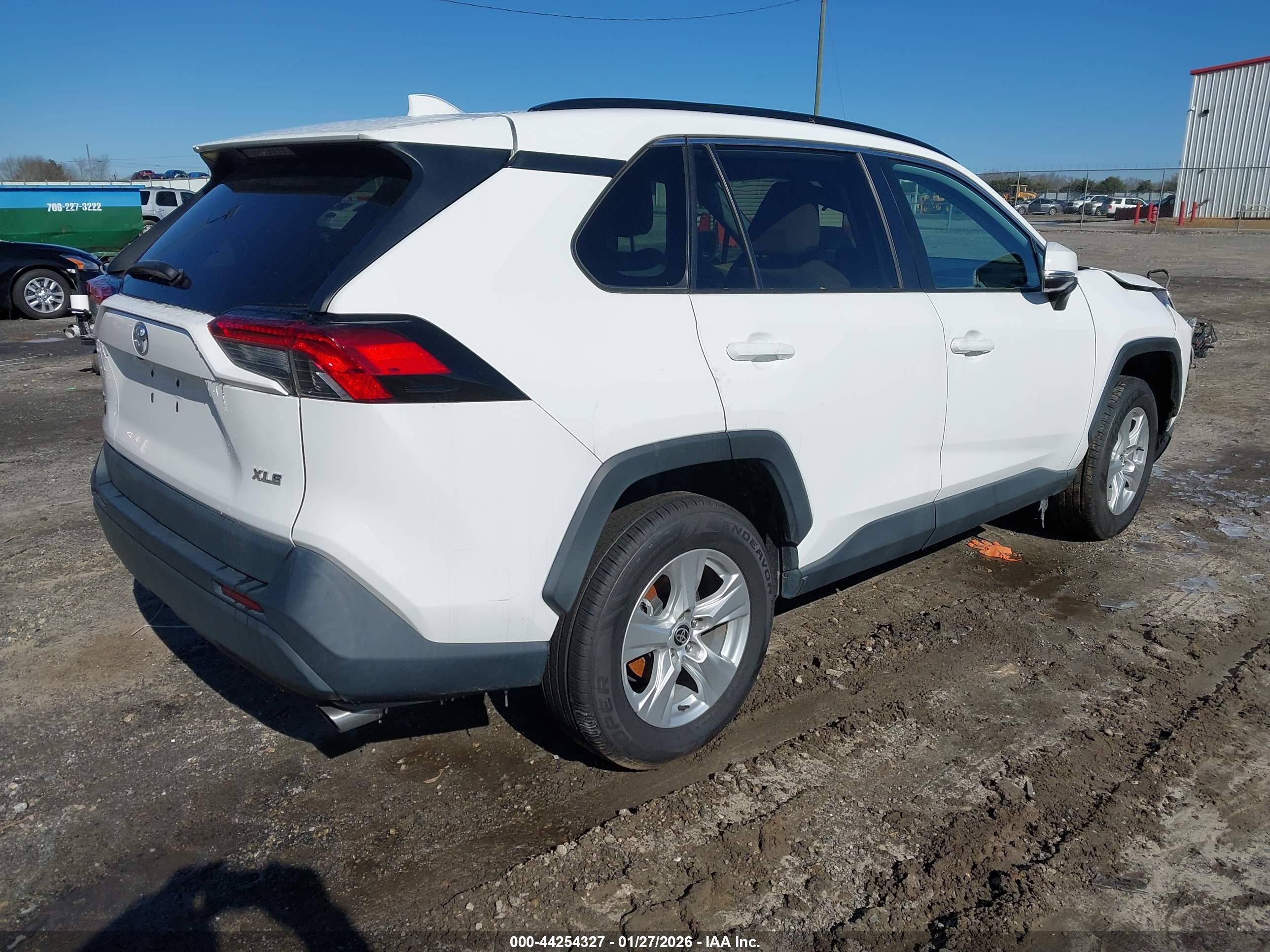 TOYOTA RAV4 image 4