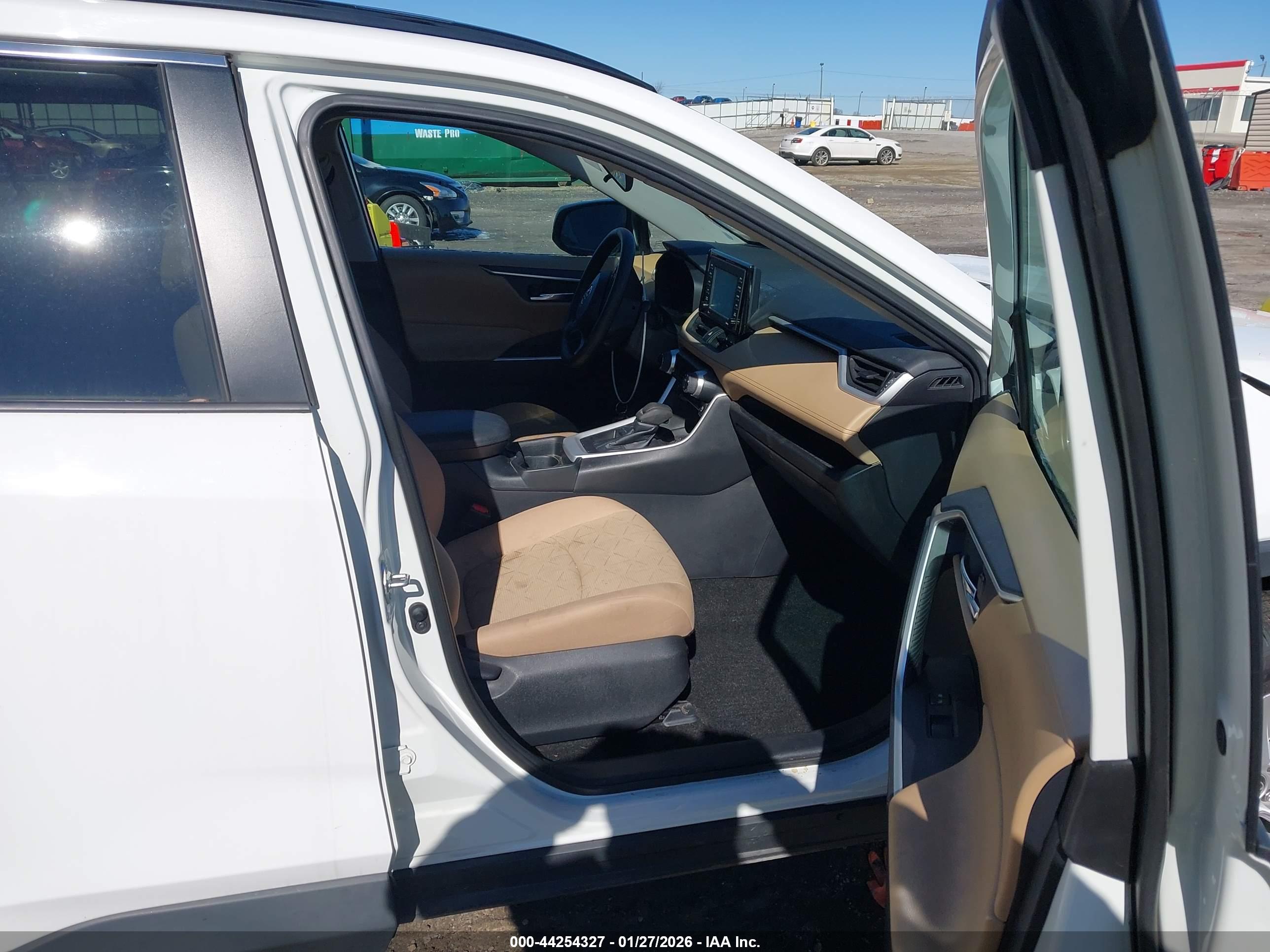 TOYOTA RAV4 image 5