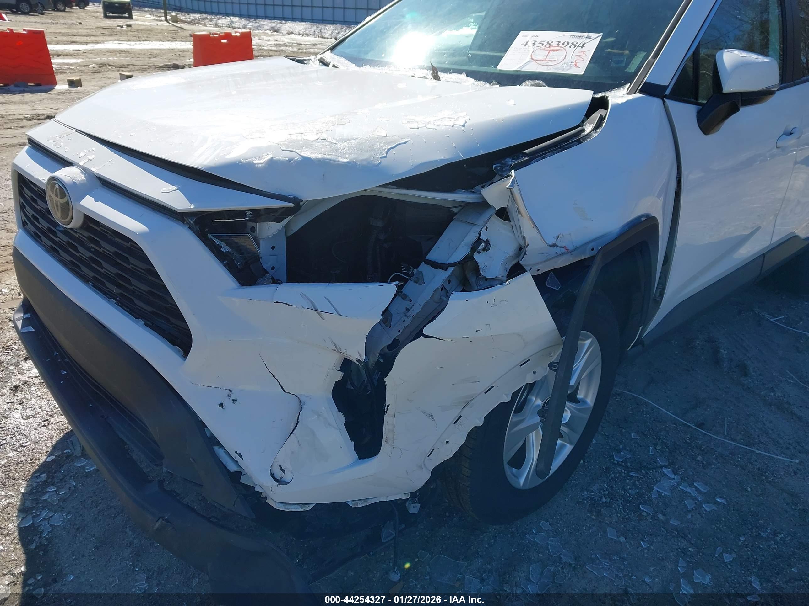 TOYOTA RAV4 image 6