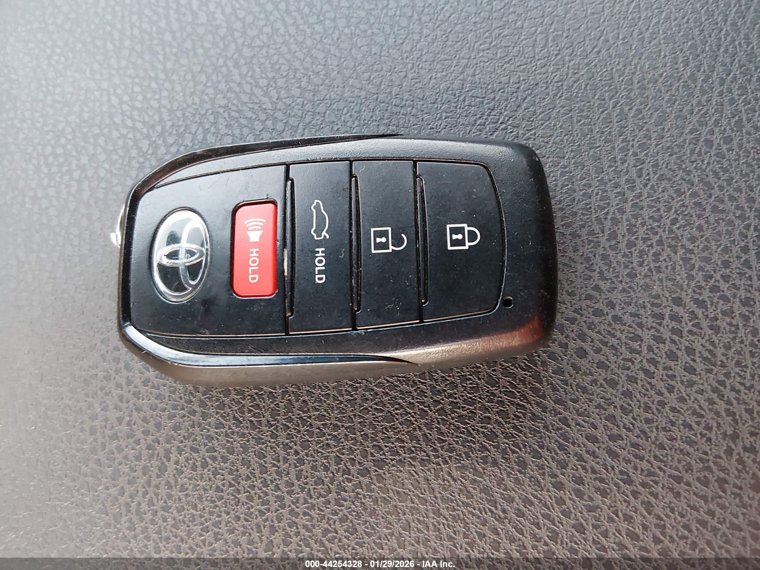 TOYOTA CAMRY image 11