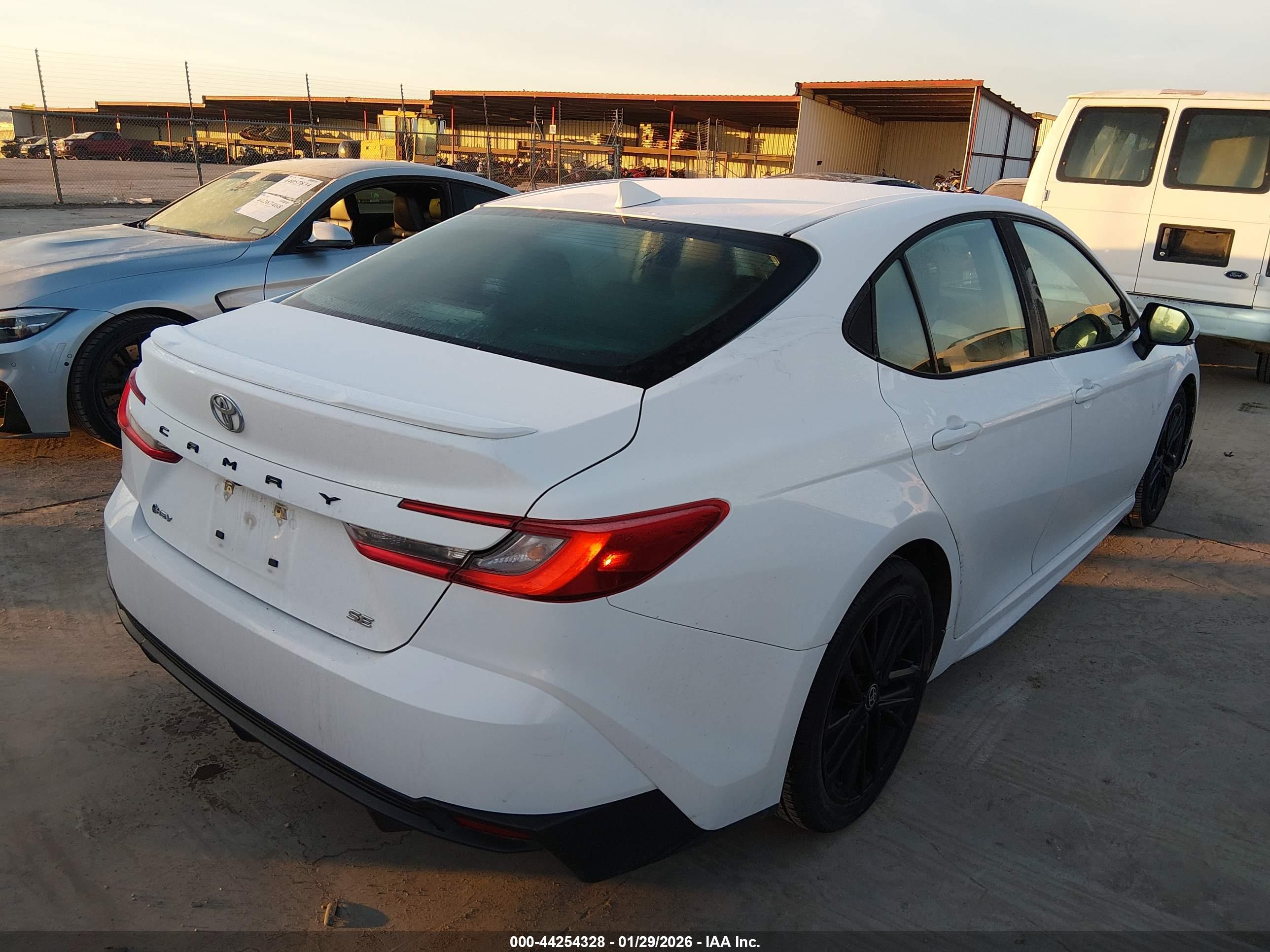 TOYOTA CAMRY image 4