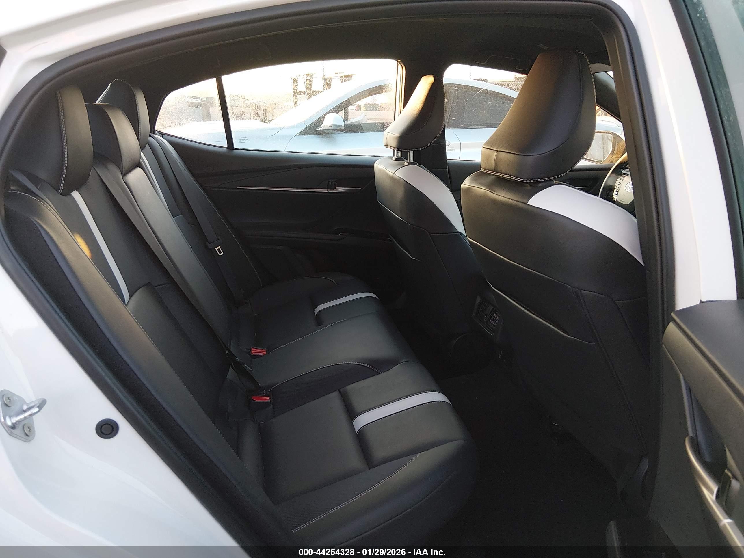 TOYOTA CAMRY image 8