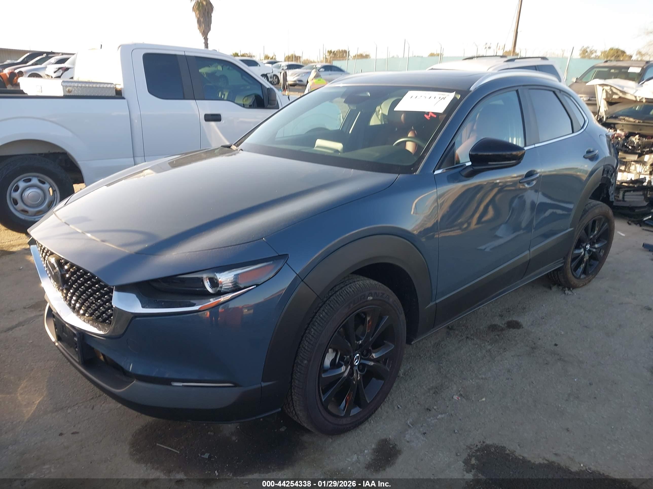 MAZDA CX-30 image 2