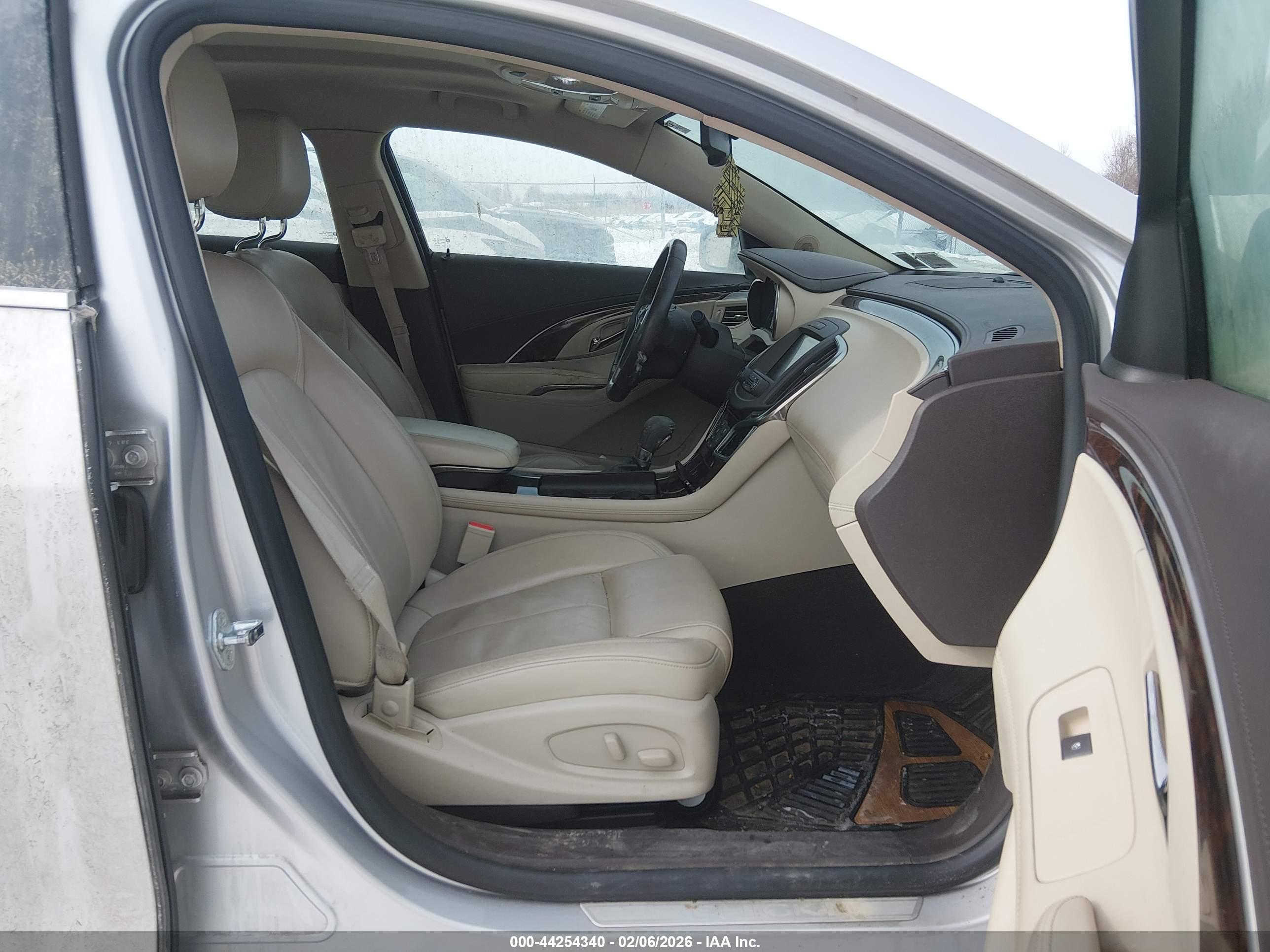 BUICK LACROSSE image 5