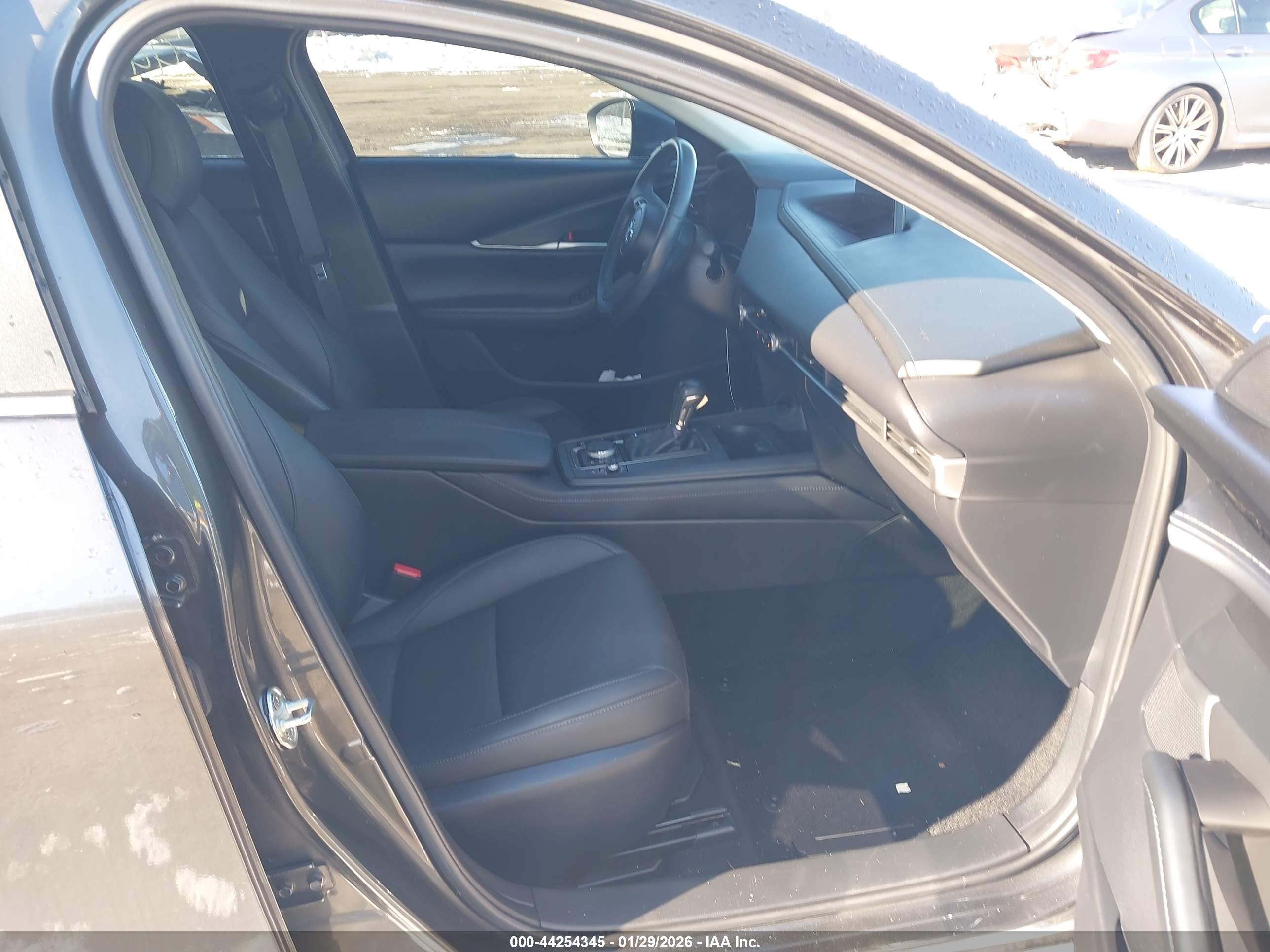 MAZDA CX-30 image 5