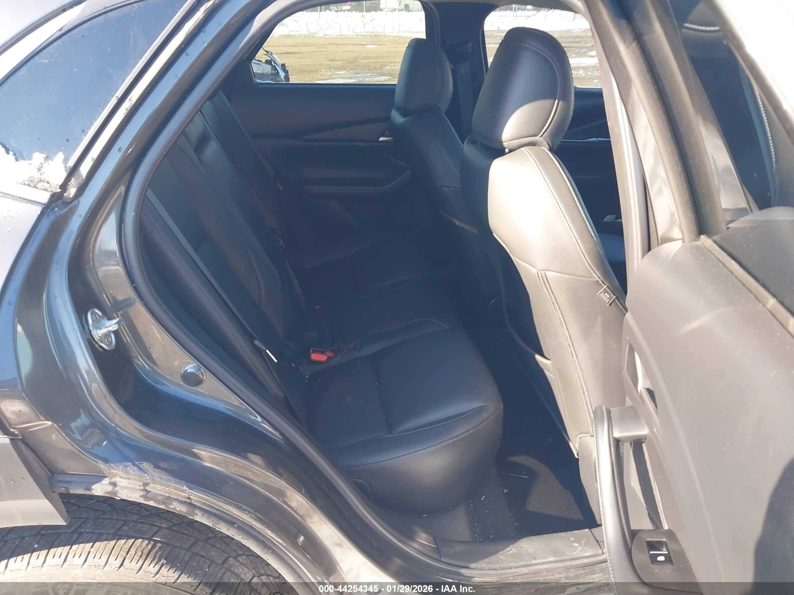 MAZDA CX-30 image 8