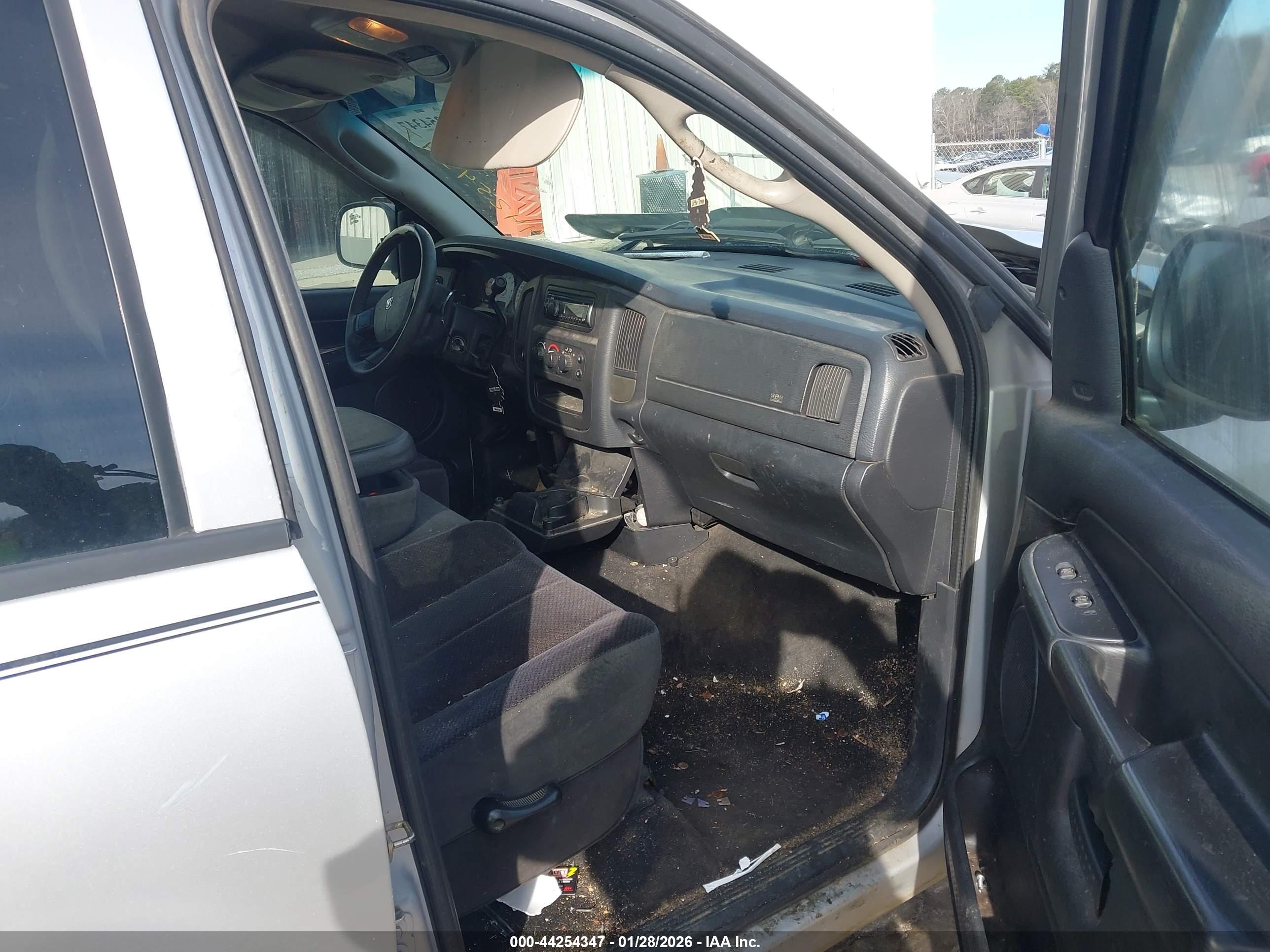 DODGE RAM image 5
