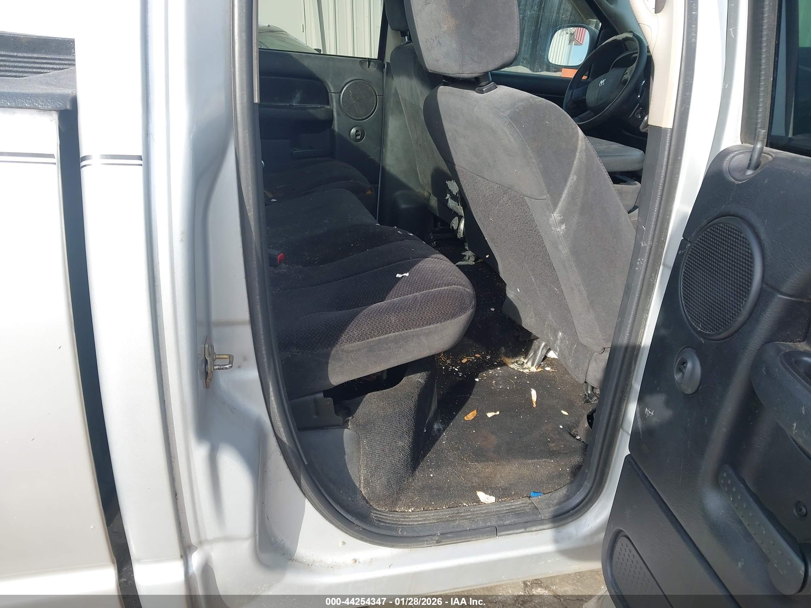 DODGE RAM image 8