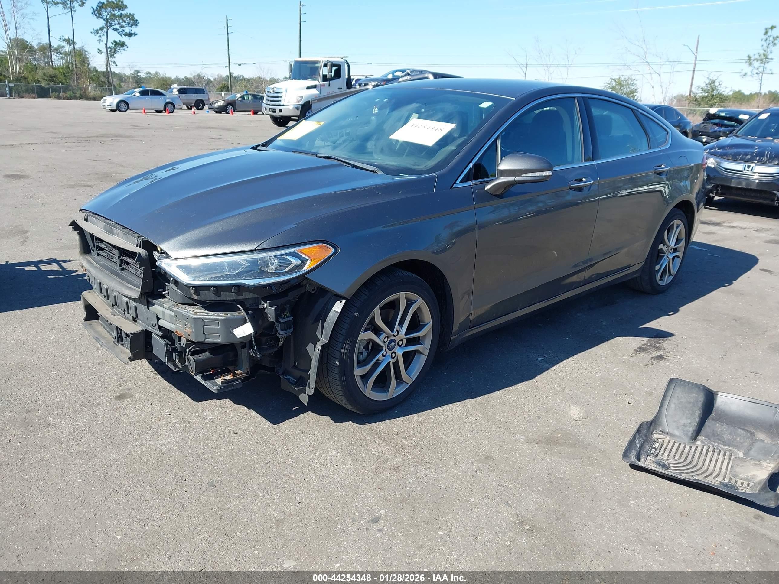 FORD FUSION image 2