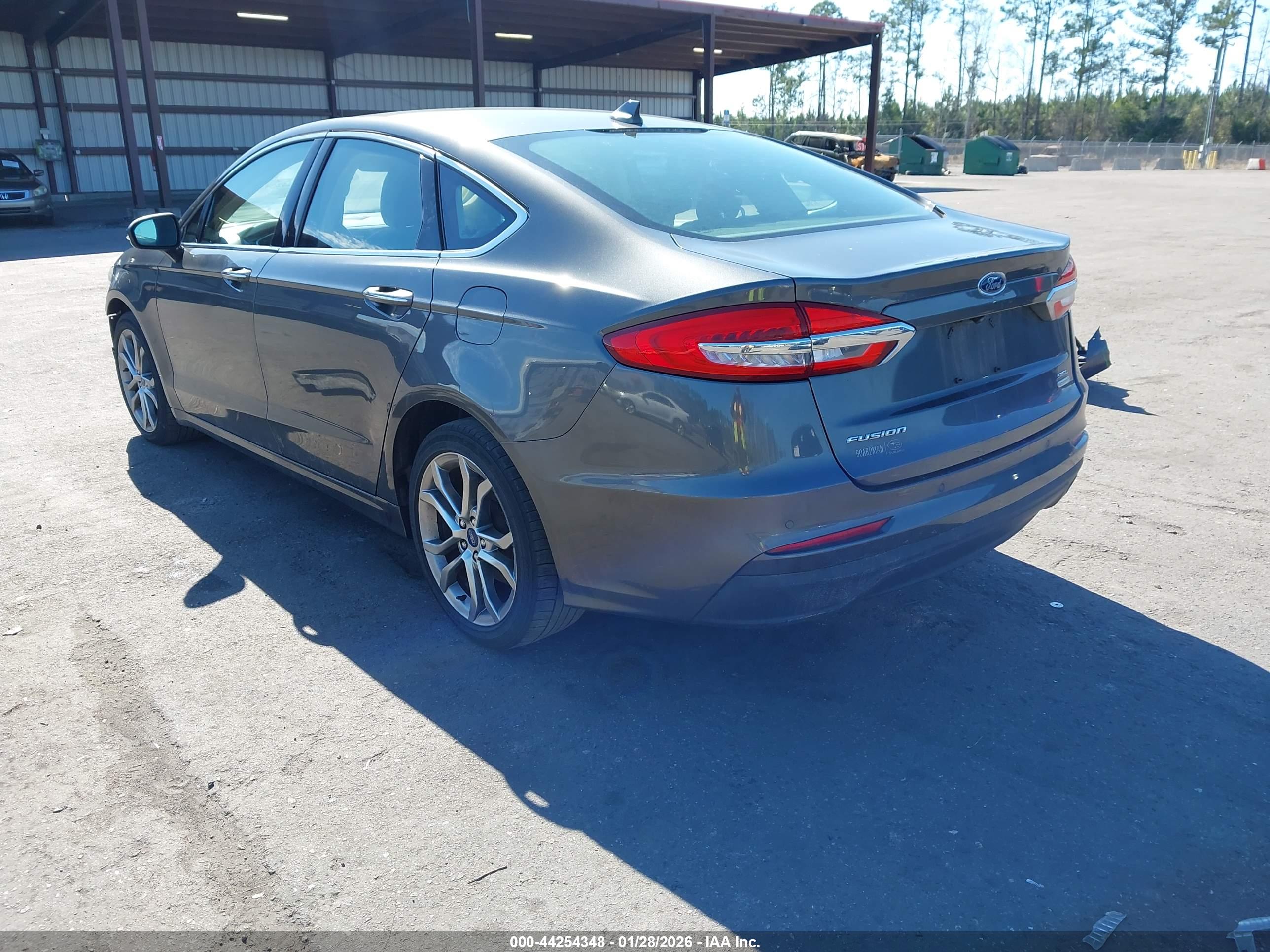 FORD FUSION image 3