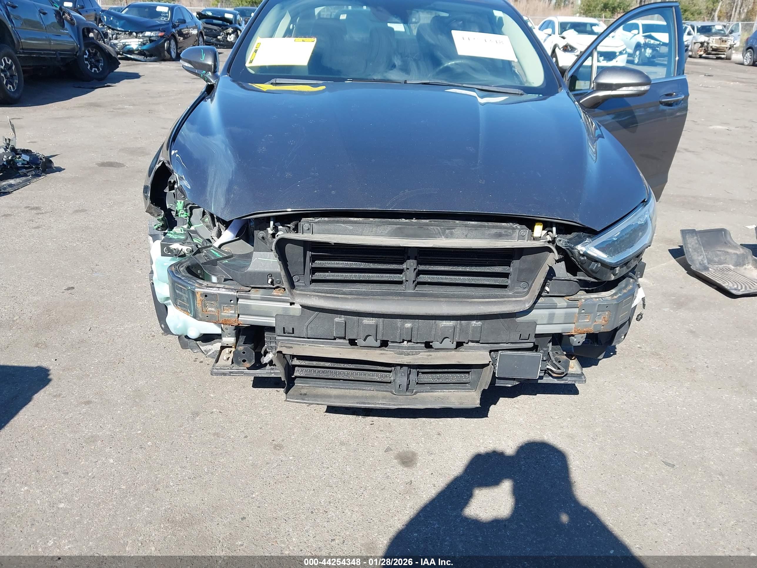 FORD FUSION image 6