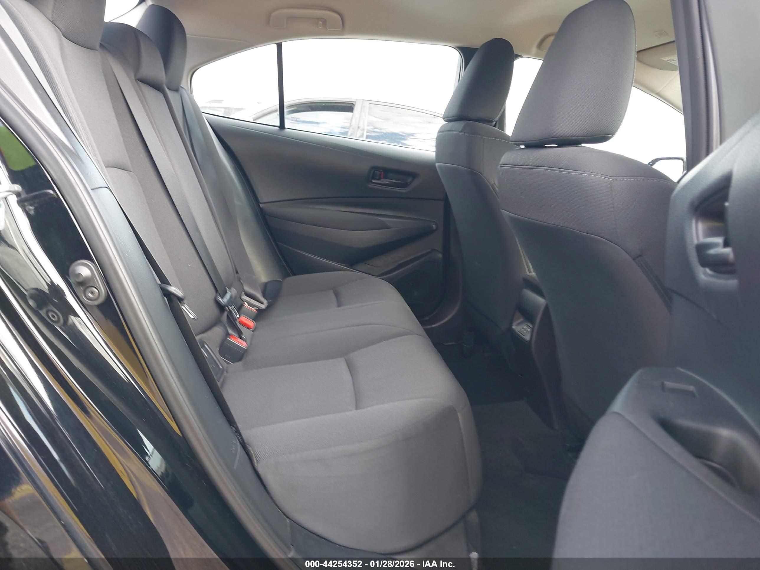 TOYOTA COROLLA image 8