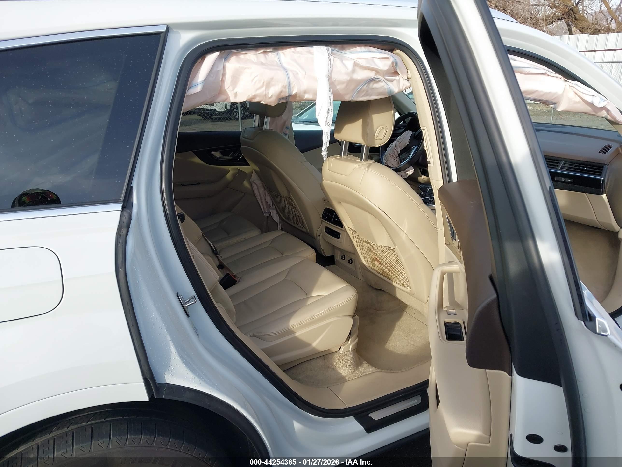AUDI Q7 image 8