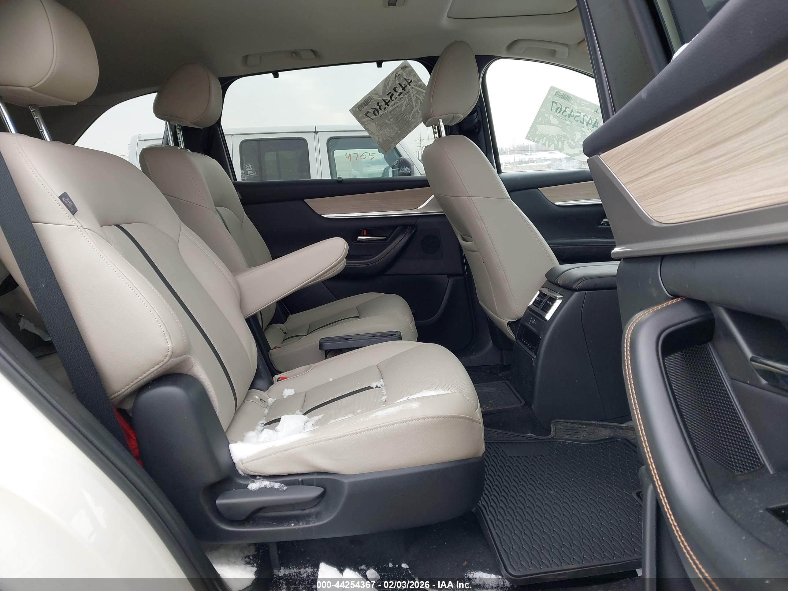 MAZDA CX-90 image 8