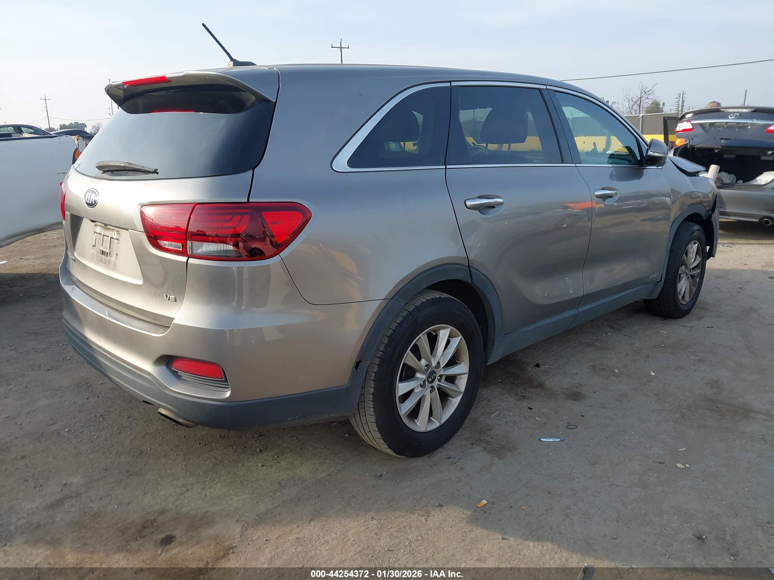 KIA SORENTO image 4