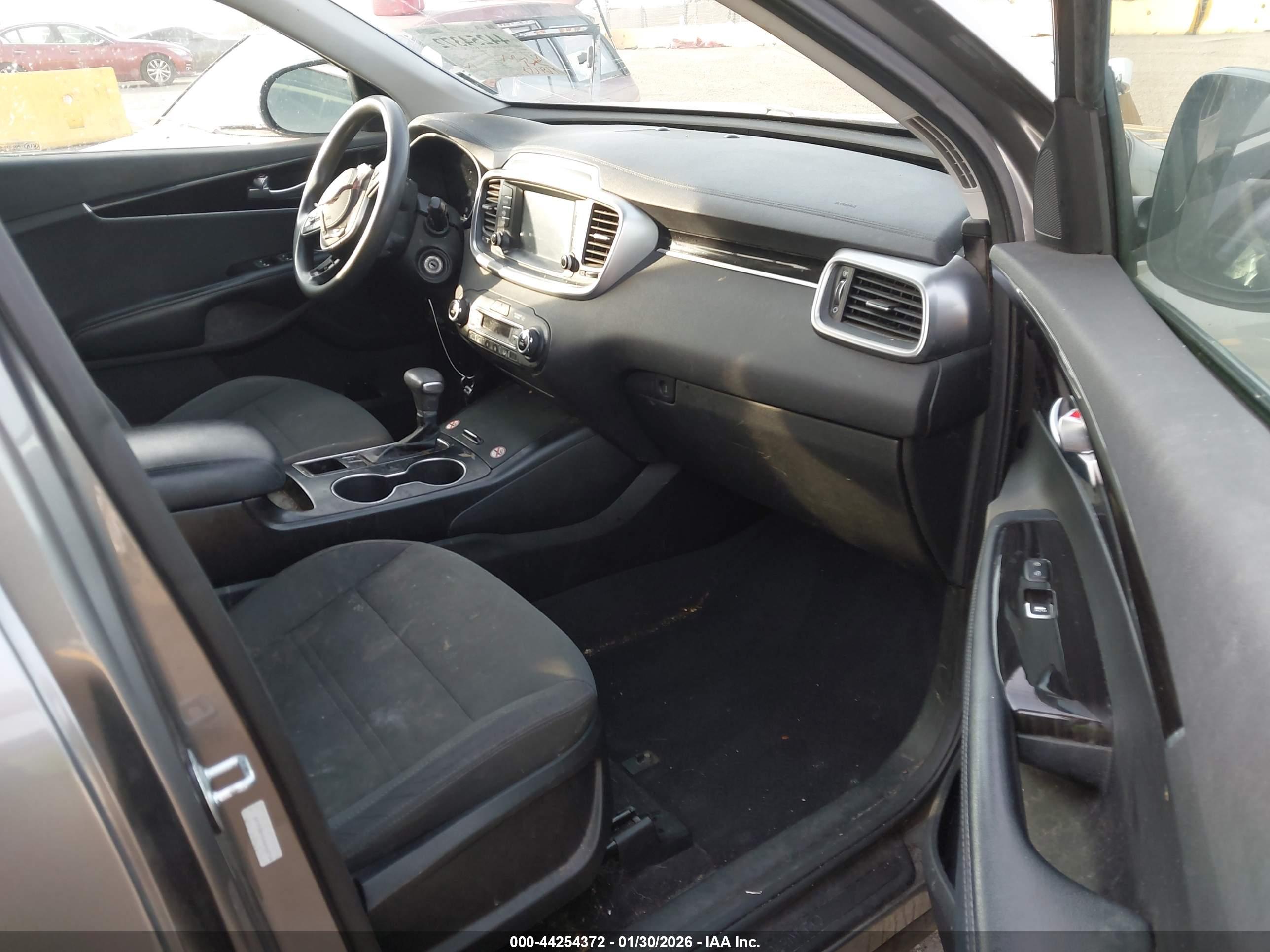 KIA SORENTO image 5