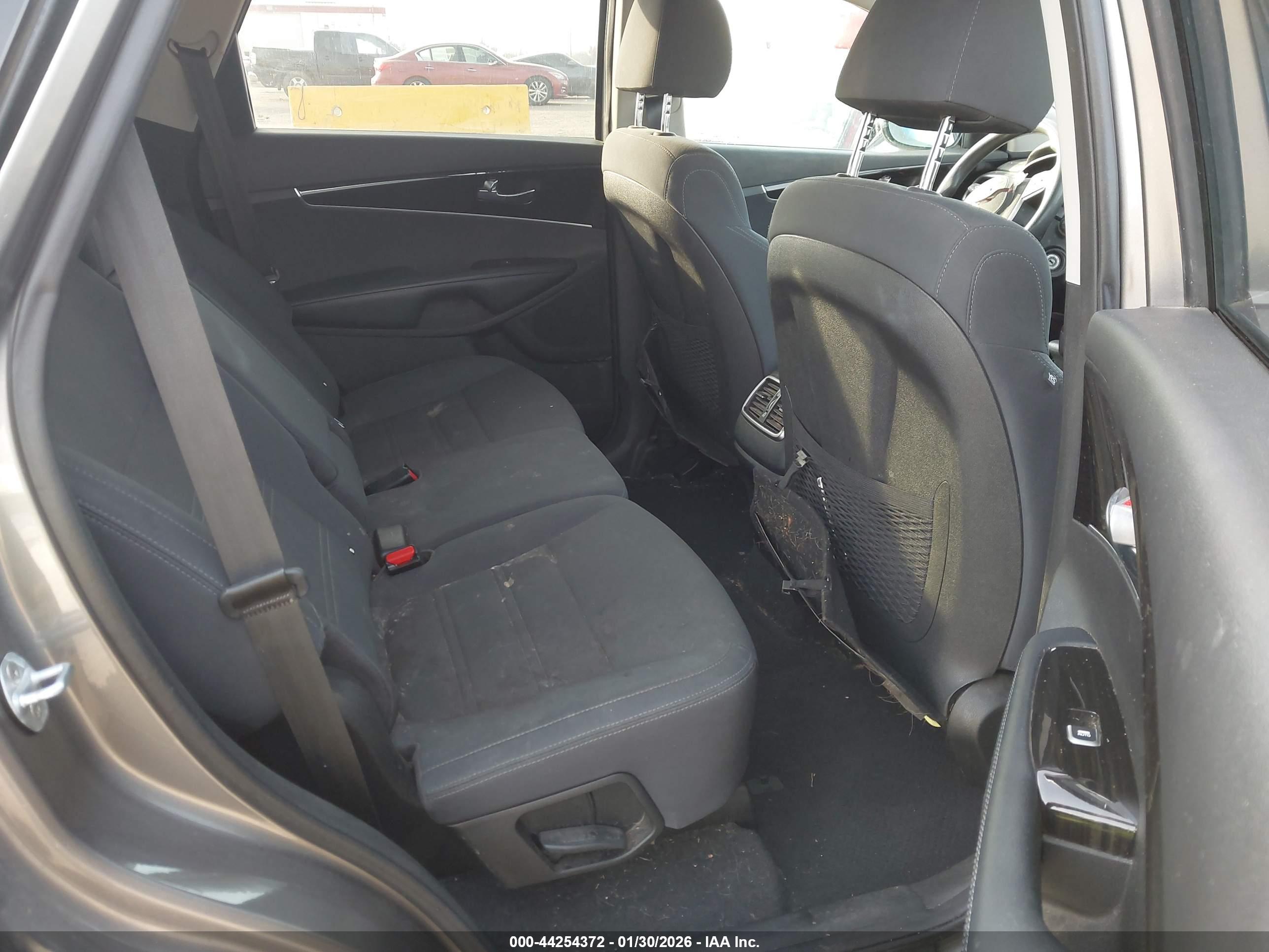 KIA SORENTO image 8