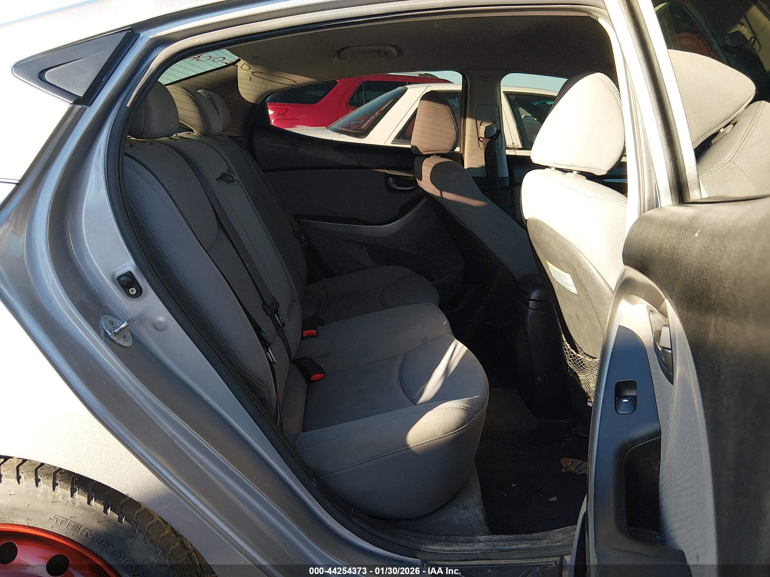 HYUNDAI ELANTRA image 8