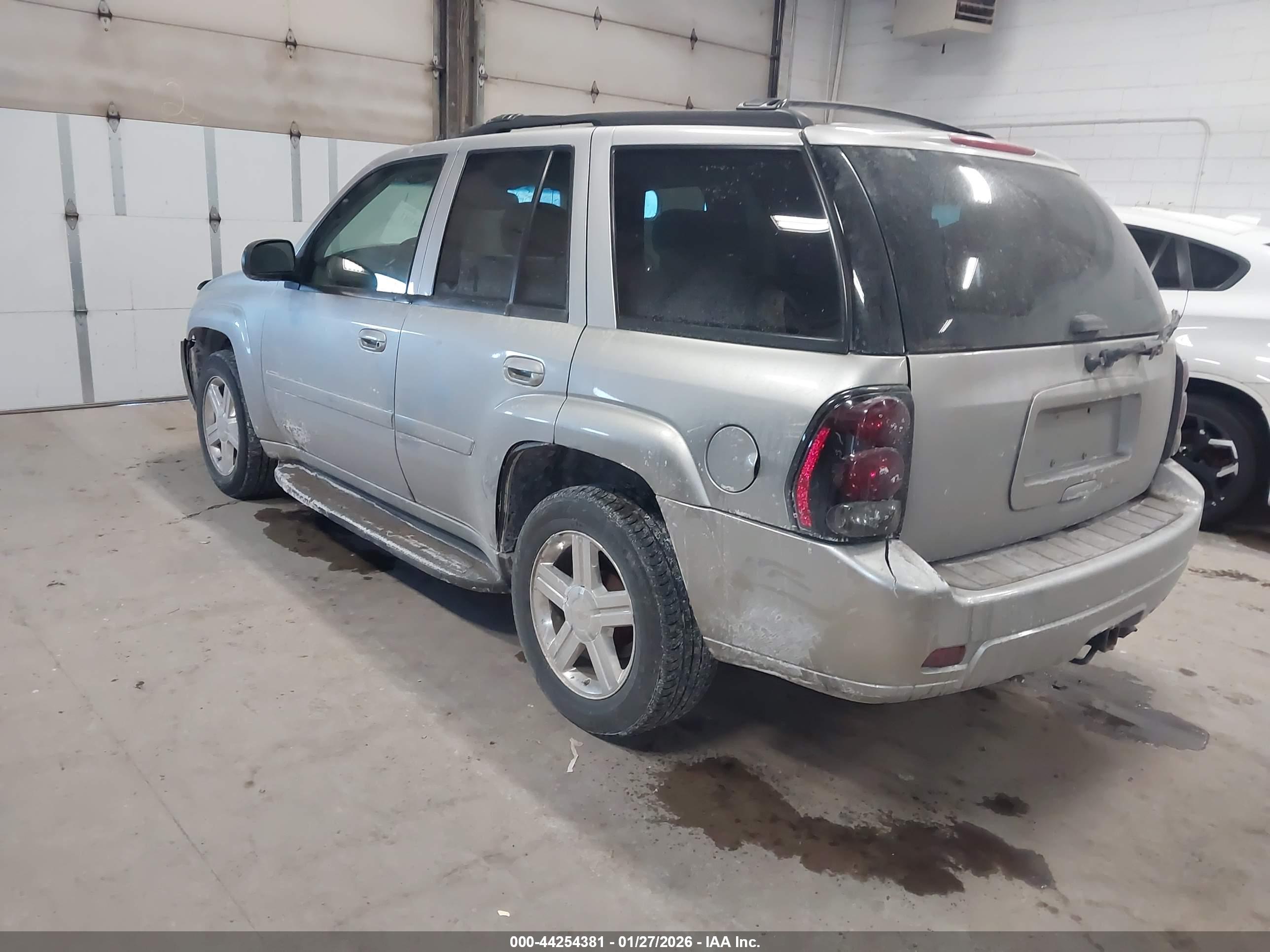 CHEVROLET TRAILBLAZER image 3