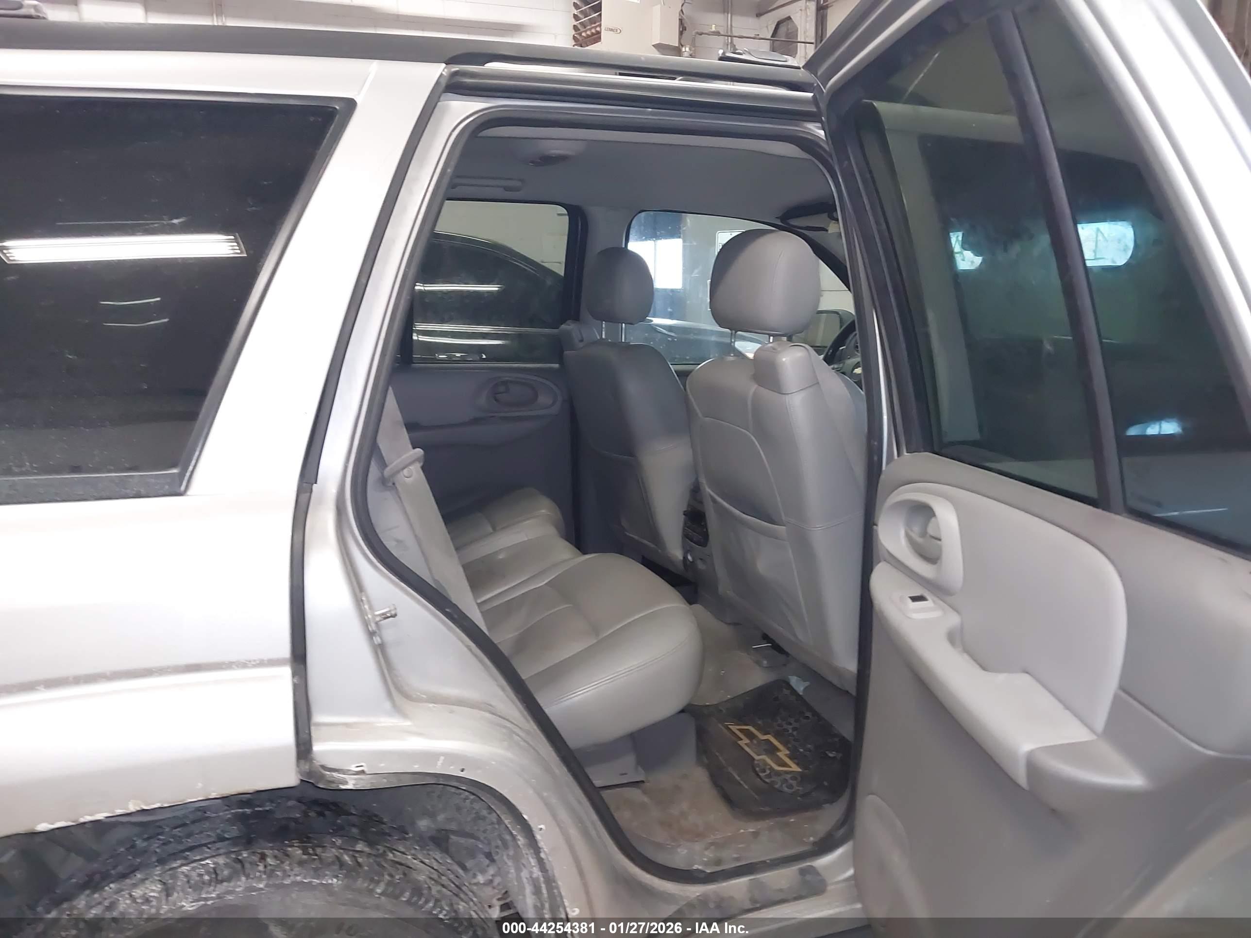 CHEVROLET TRAILBLAZER image 8
