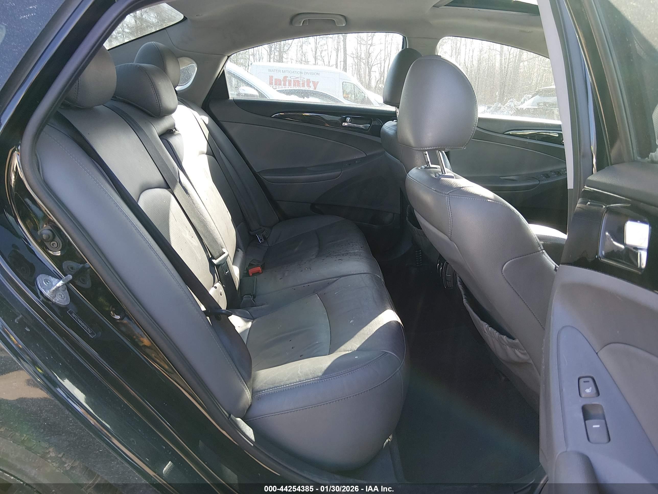 HYUNDAI SONATA image 8