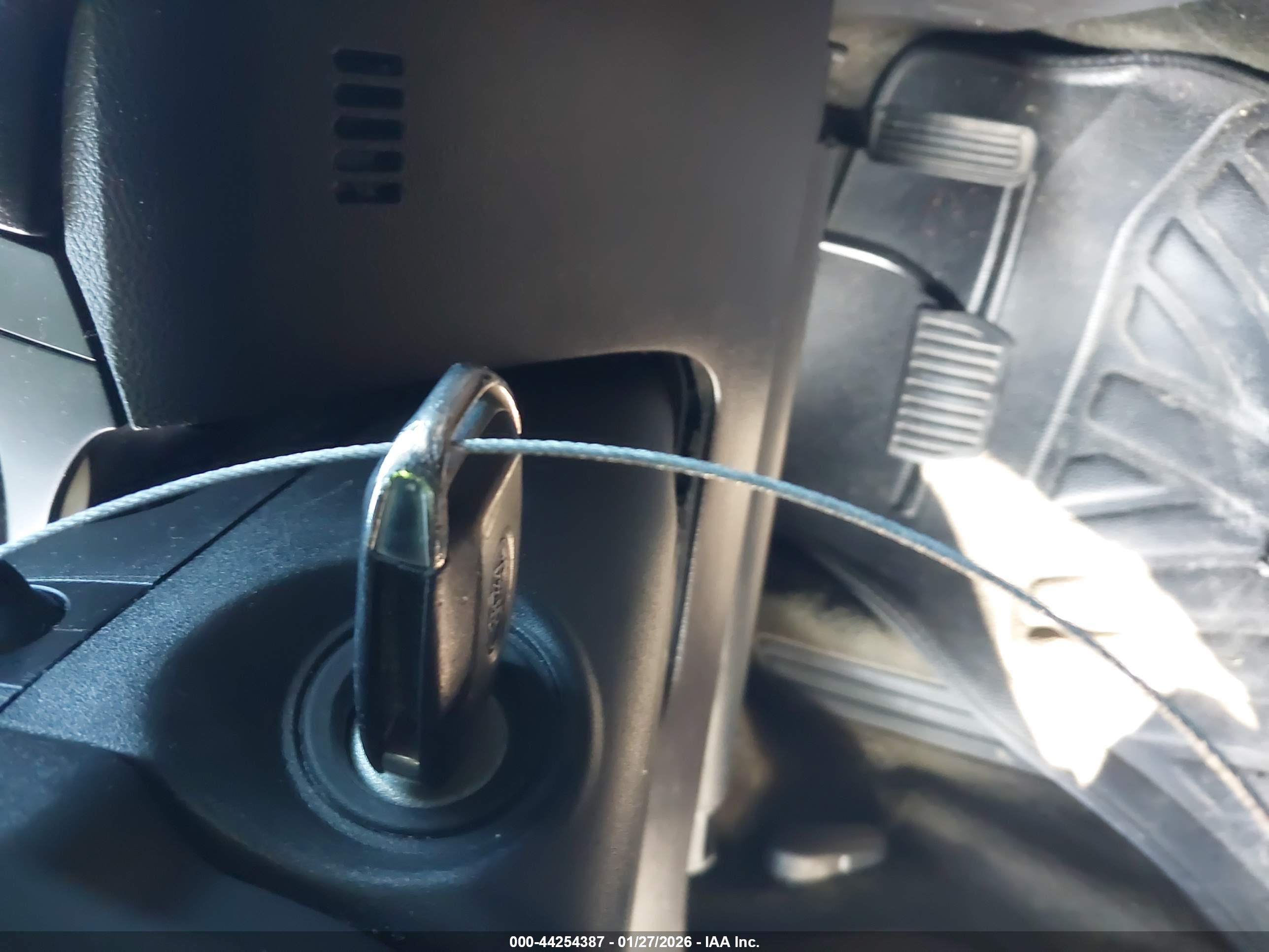 FORD FUSION image 11