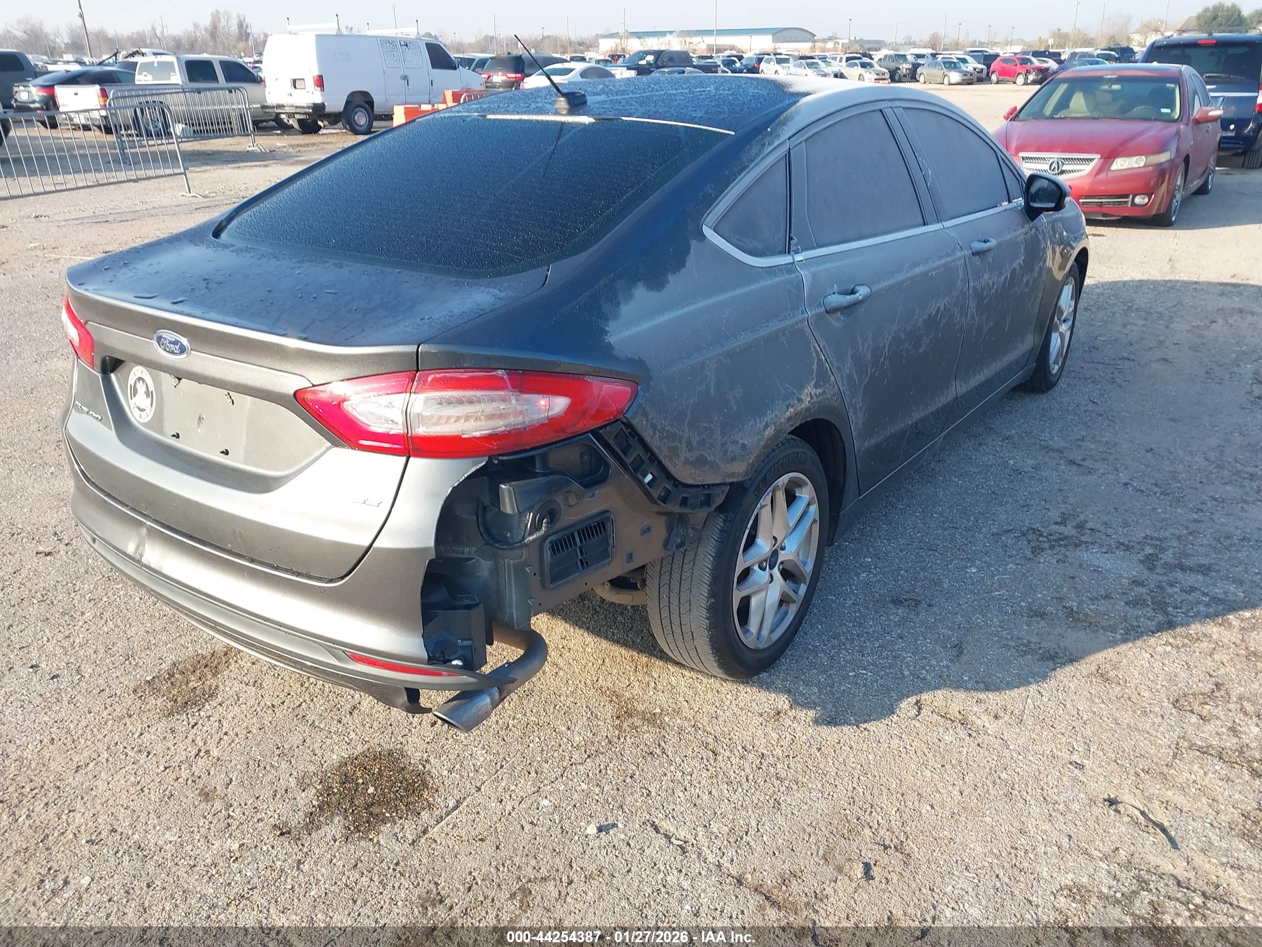 FORD FUSION image 4