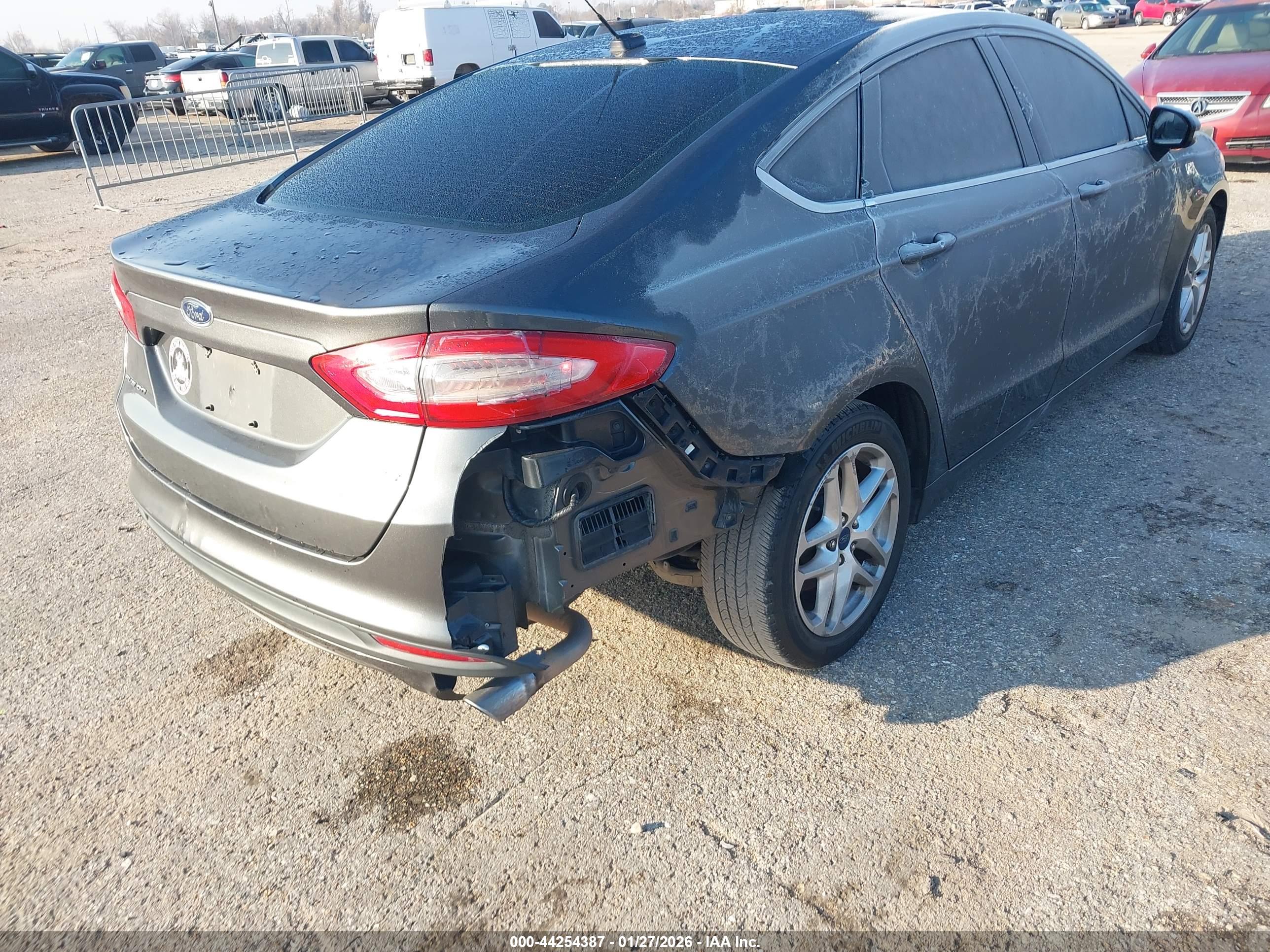 FORD FUSION image 6