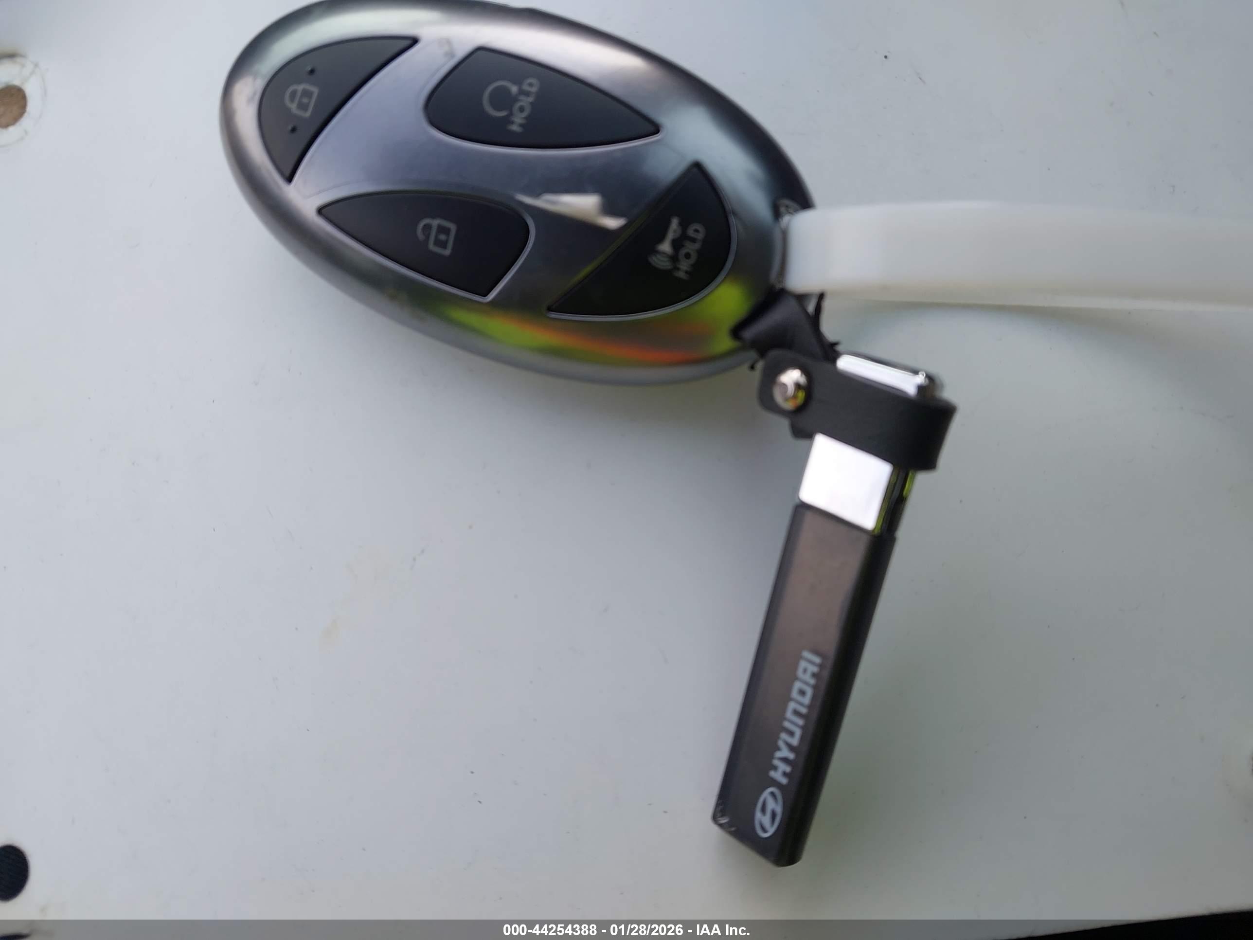 HYUNDAI ELANTRA image 11