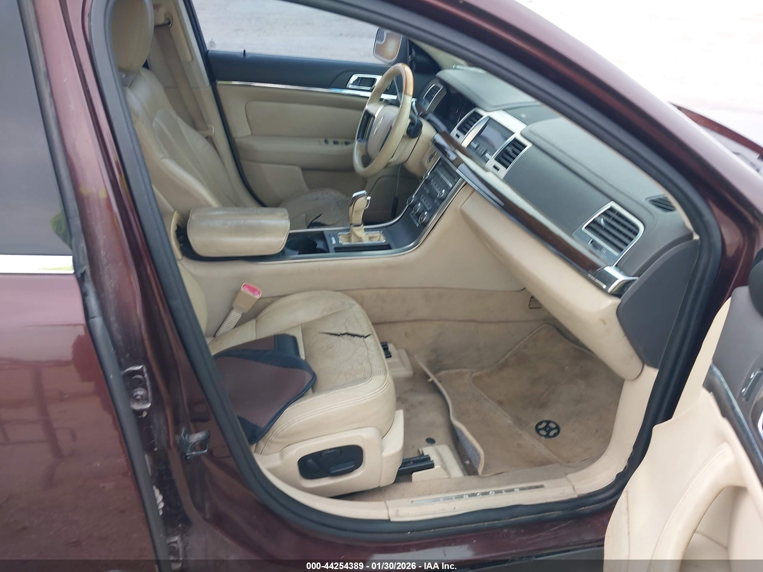 LINCOLN MKS image 5