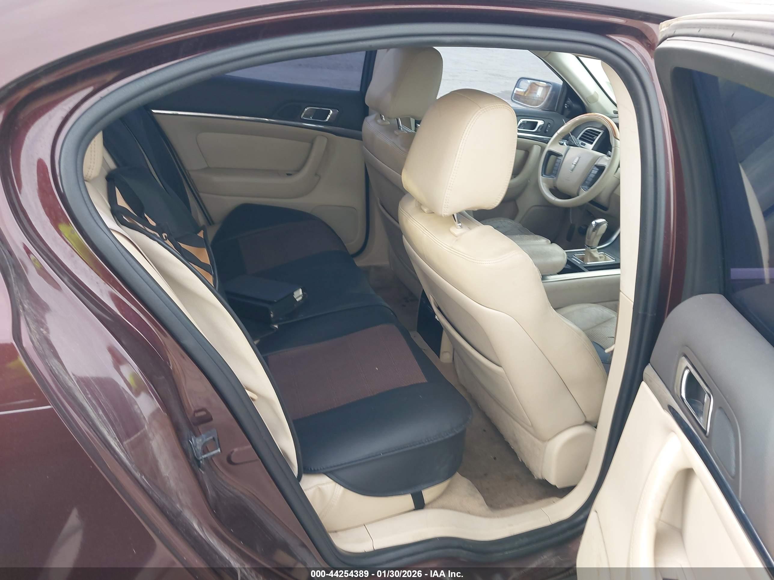 LINCOLN MKS image 8