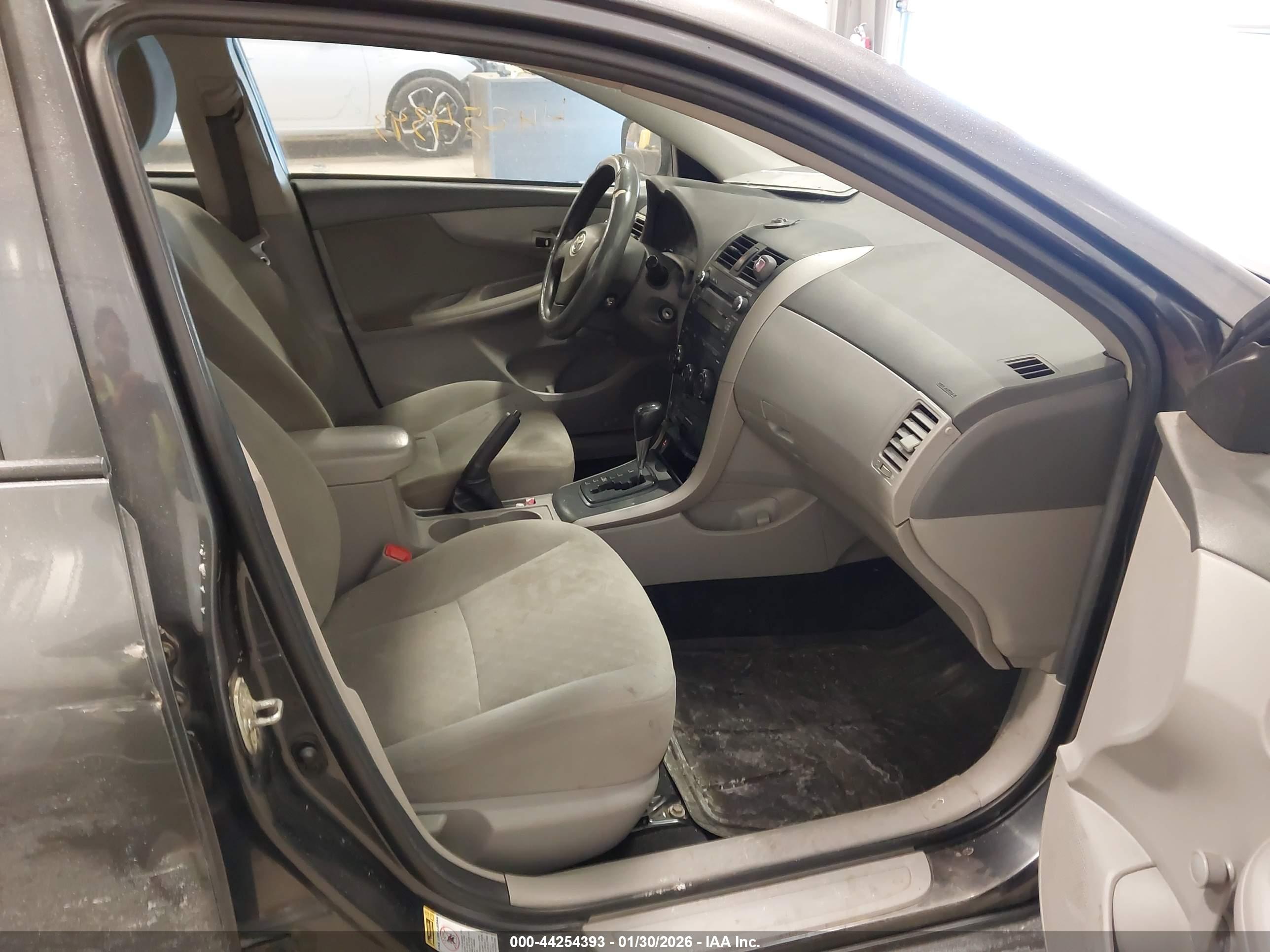 TOYOTA COROLLA image 5