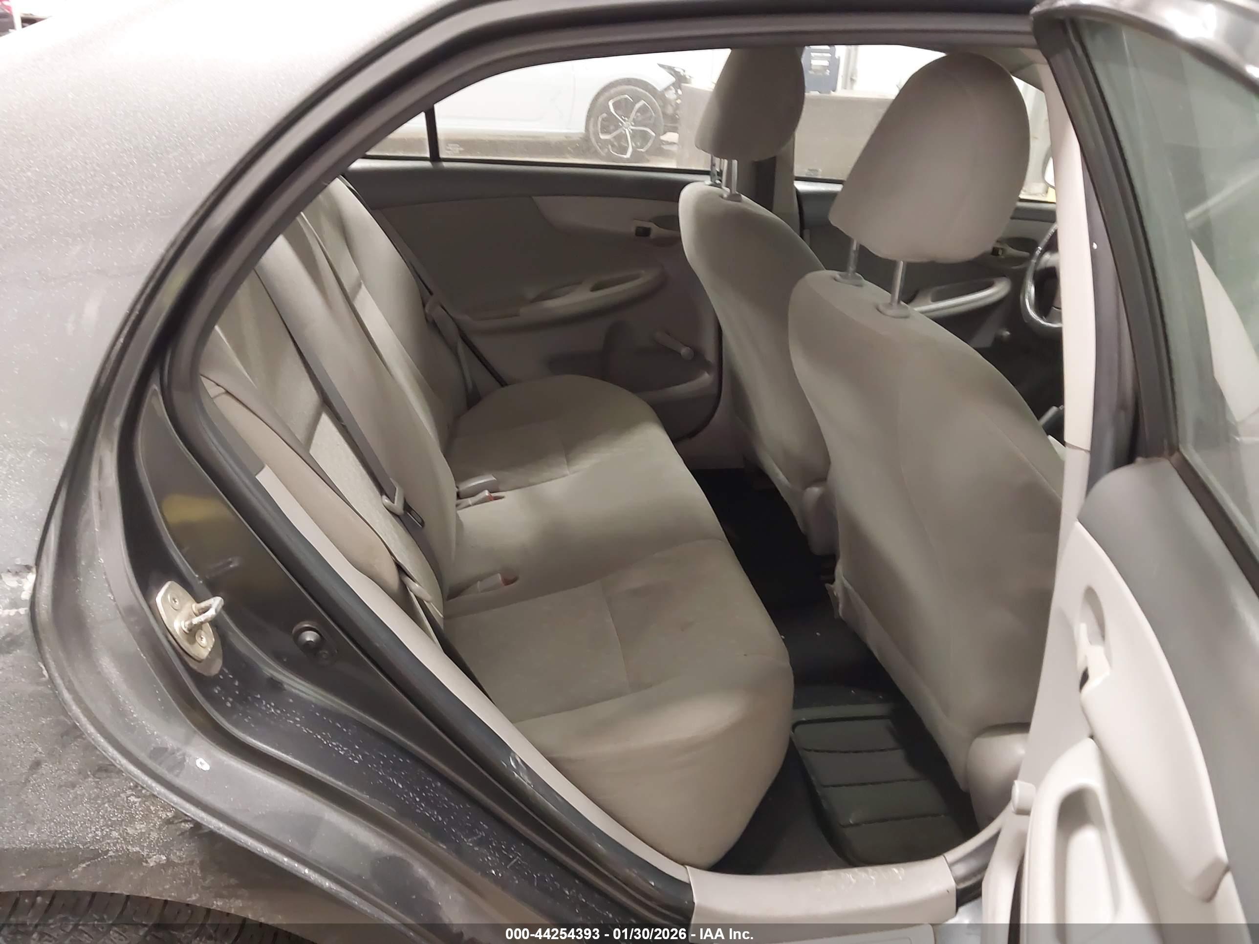TOYOTA COROLLA image 8
