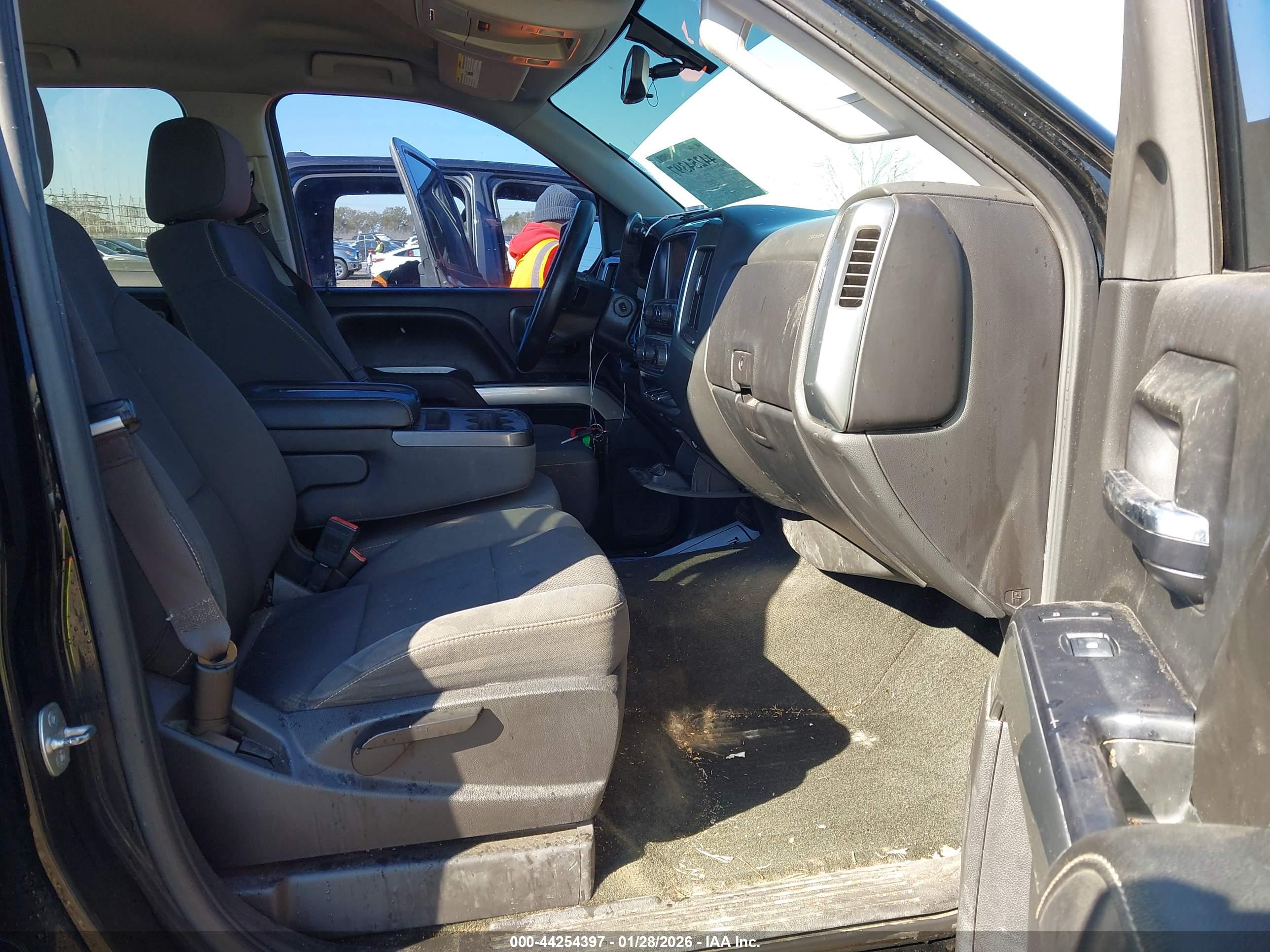 CHEVROLET SILVERADO image 5