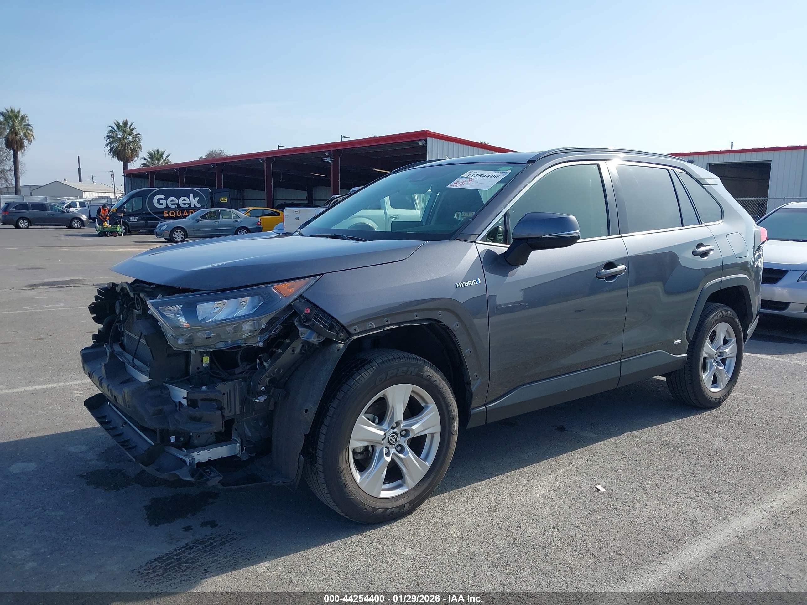 TOYOTA RAV4 image 2