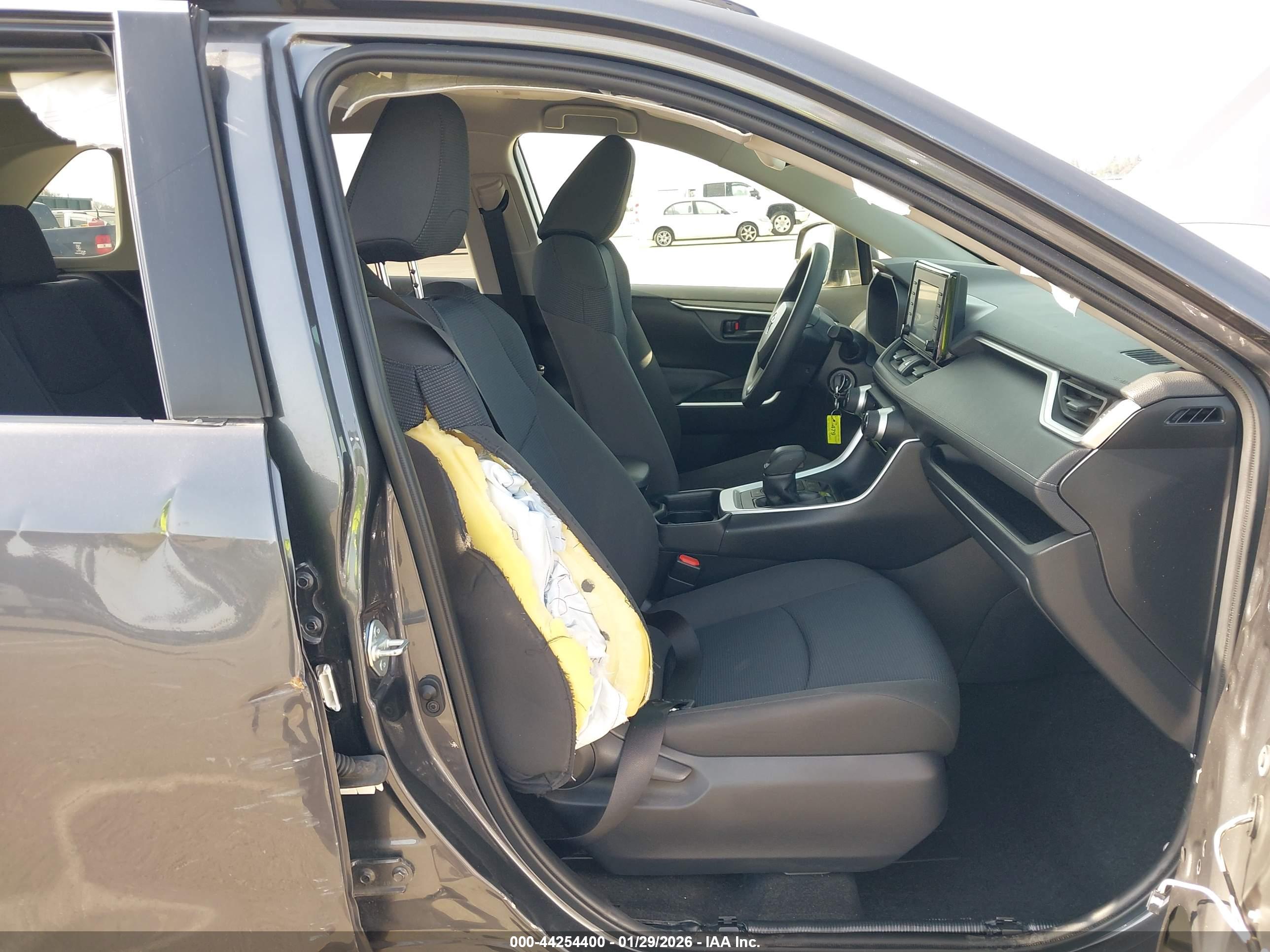 TOYOTA RAV4 image 5
