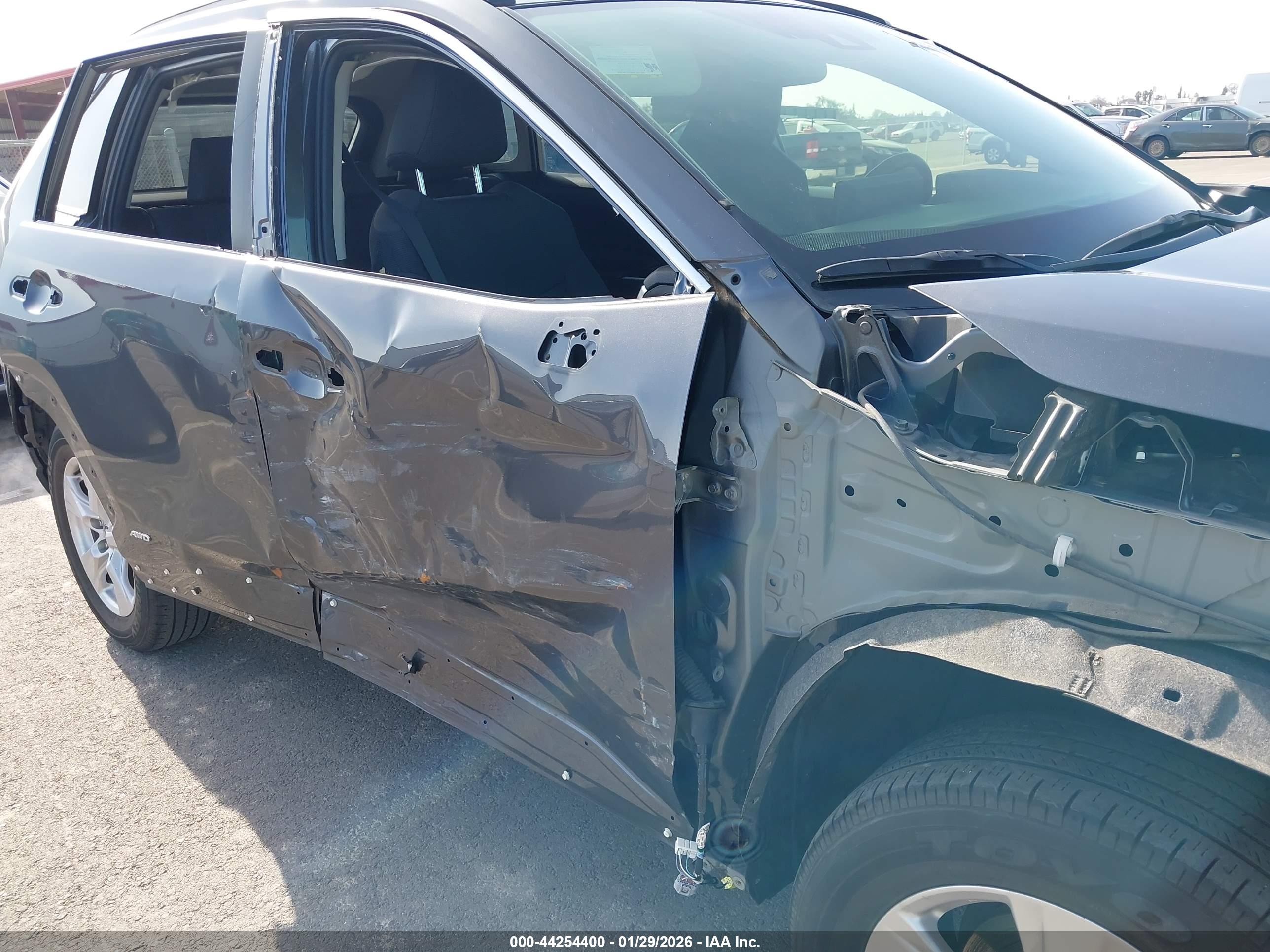 TOYOTA RAV4 image 6