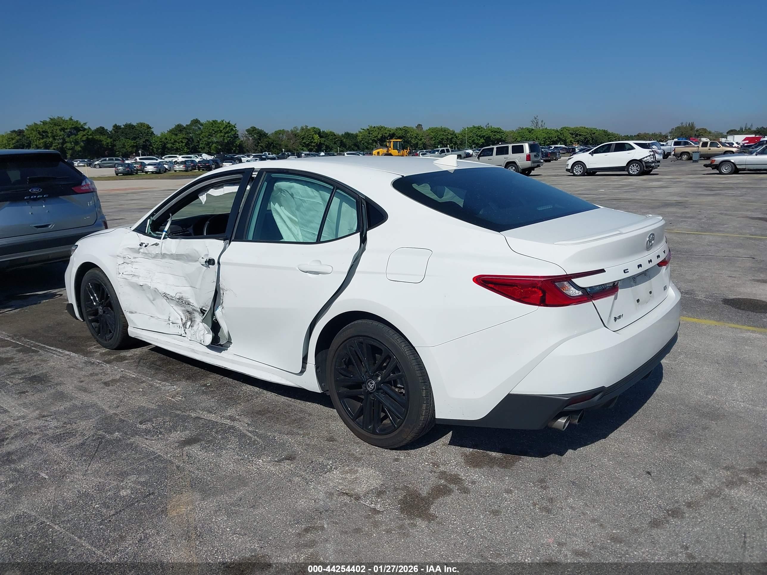 TOYOTA CAMRY image 3