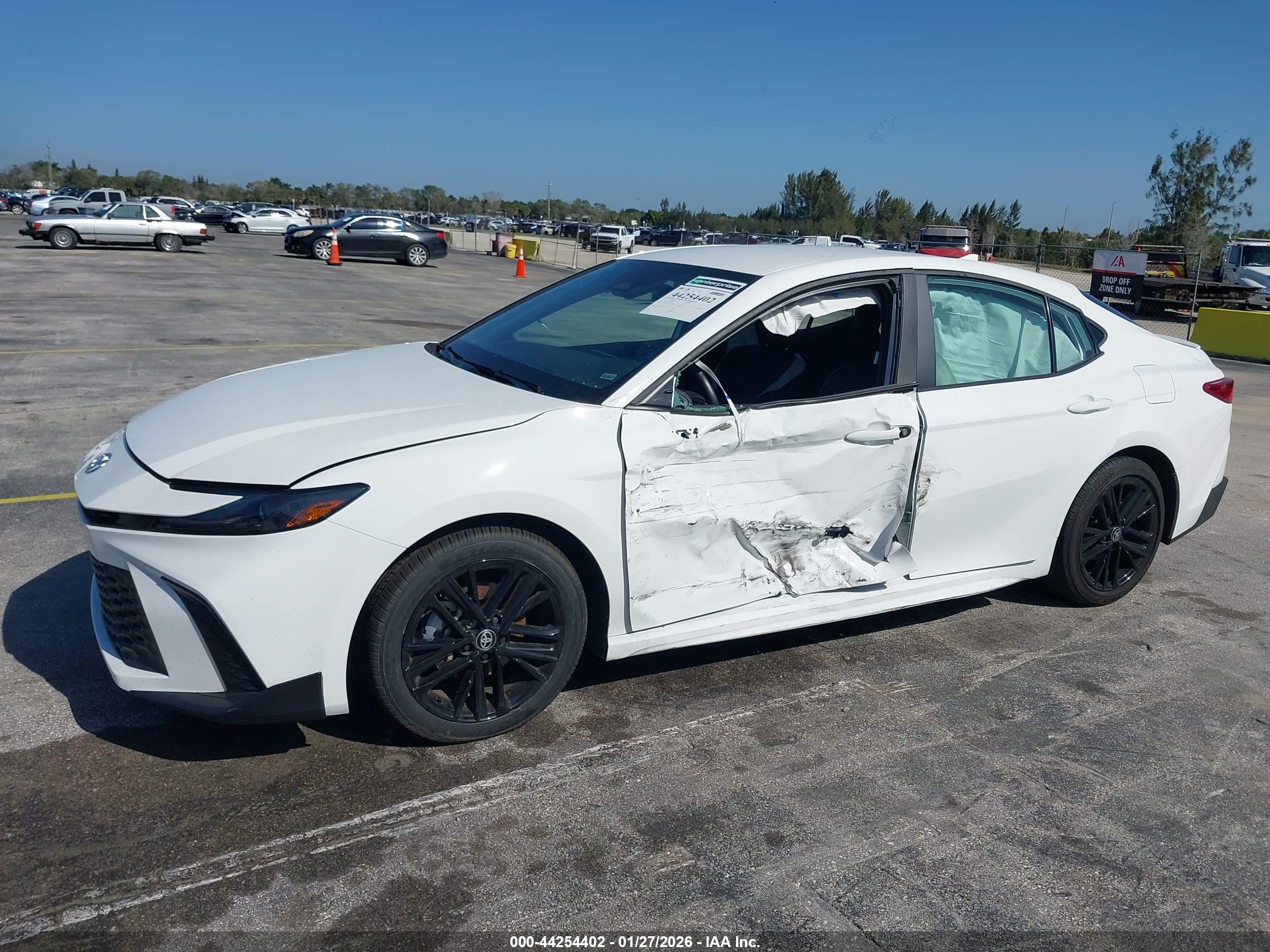 TOYOTA CAMRY image 6
