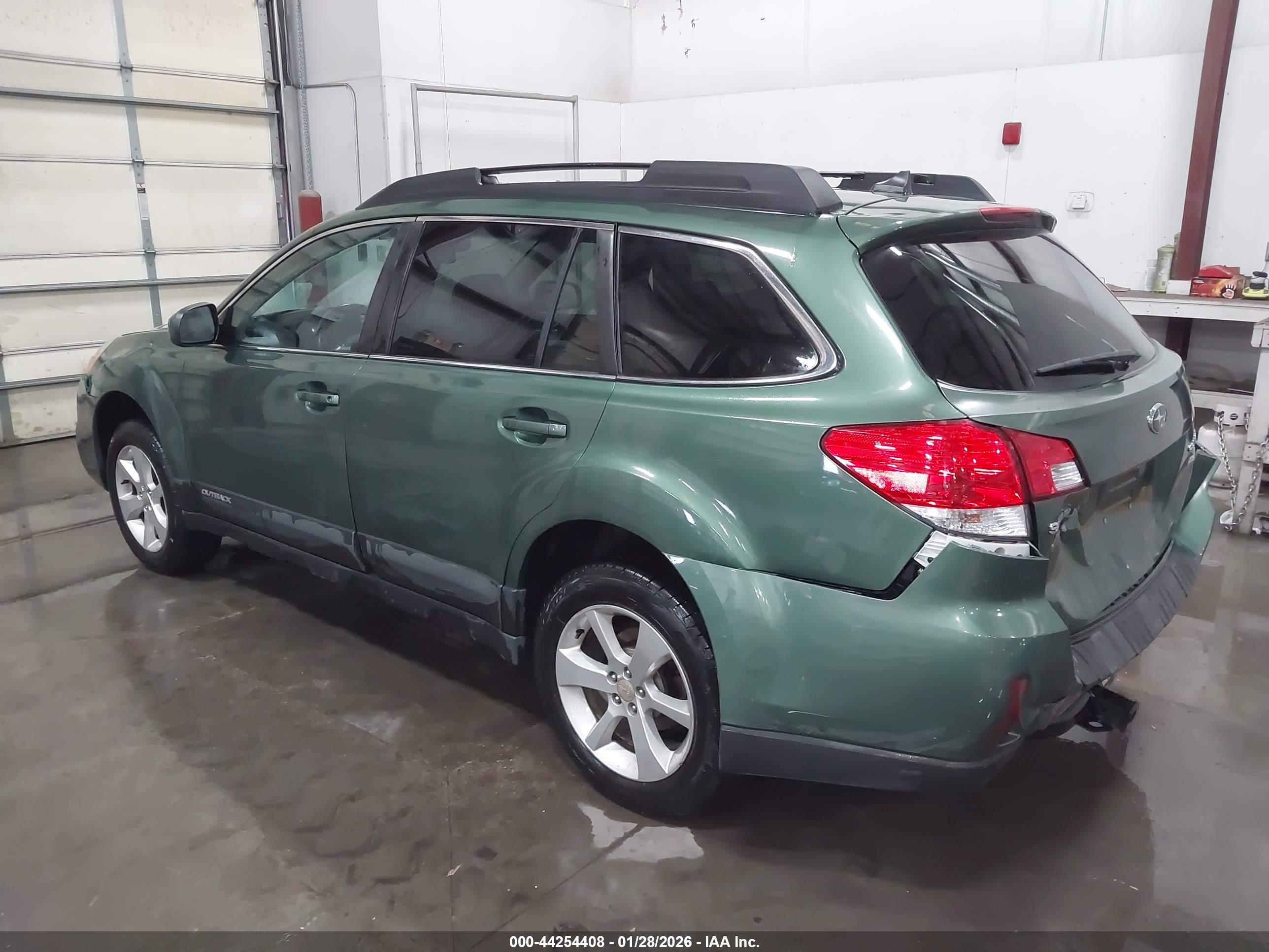 SUBARU OUTBACK image 3