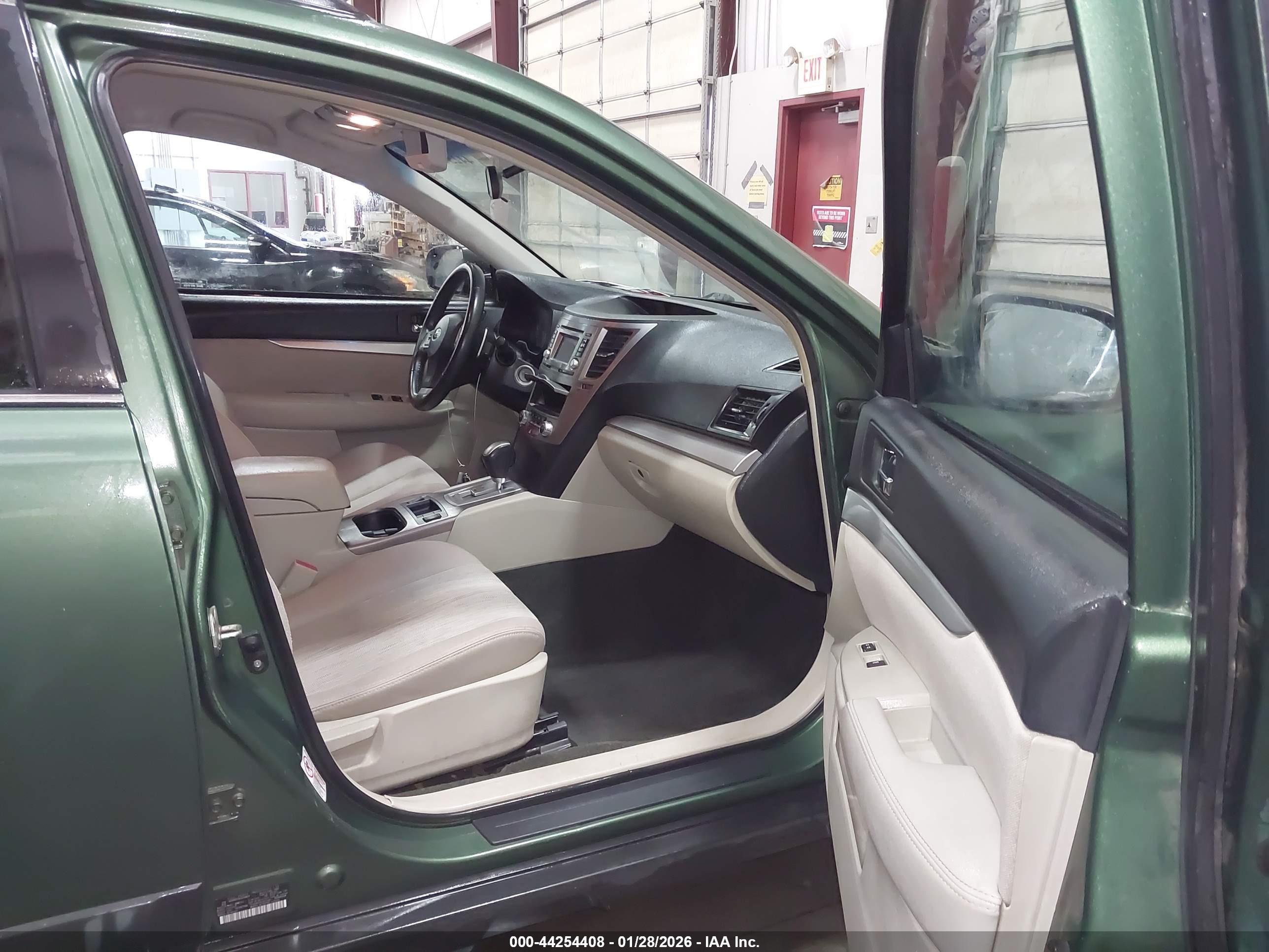 SUBARU OUTBACK image 5