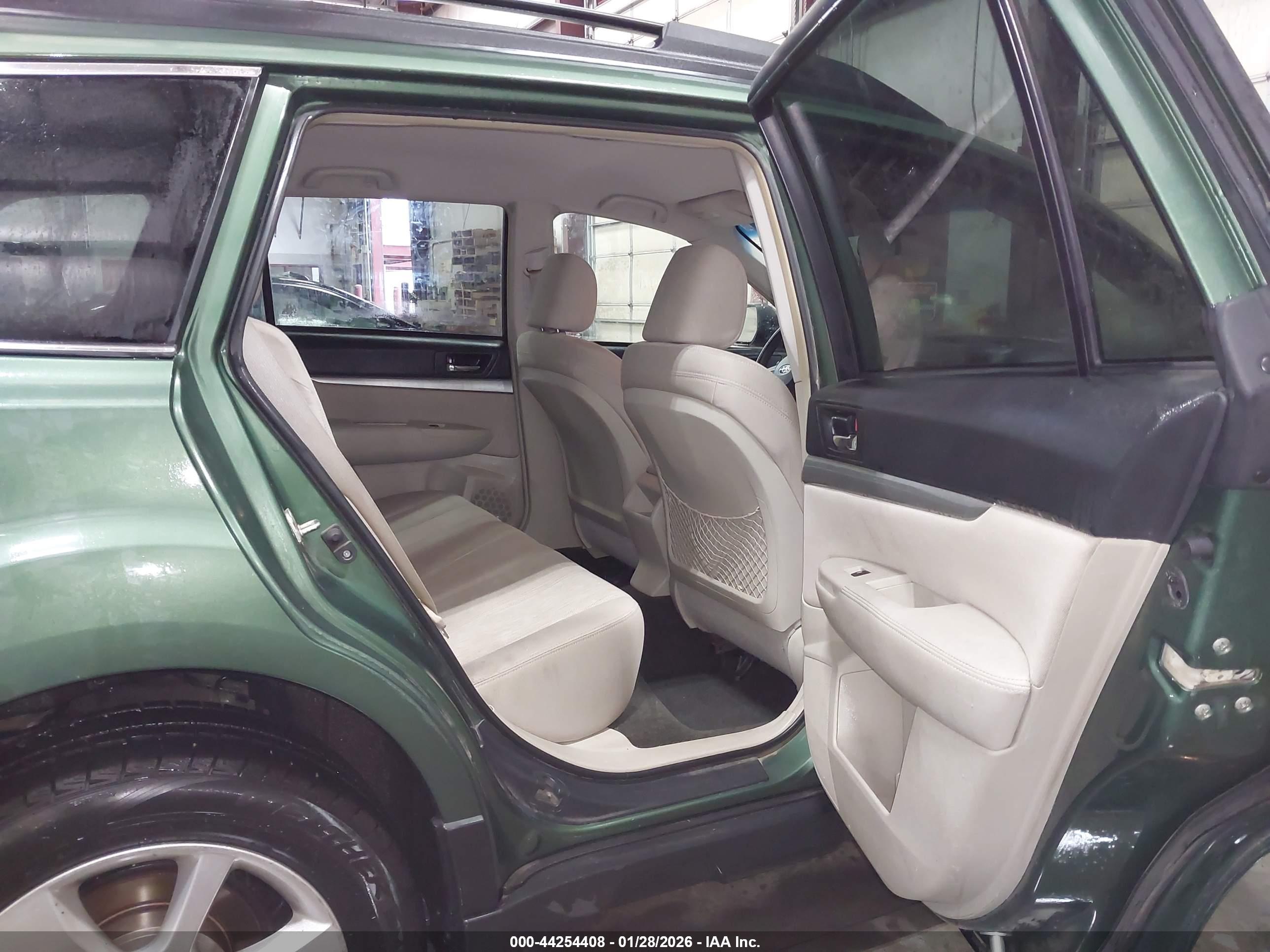 SUBARU OUTBACK image 8