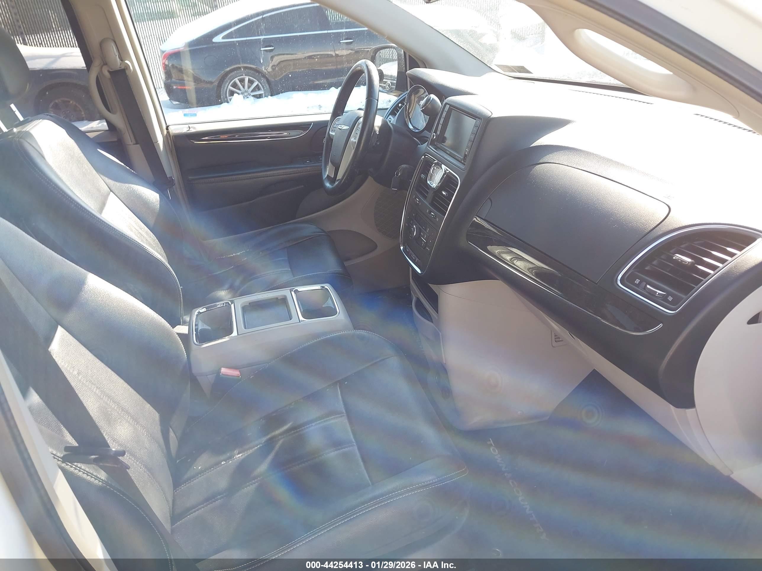 CHRYSLER TOWN image 5