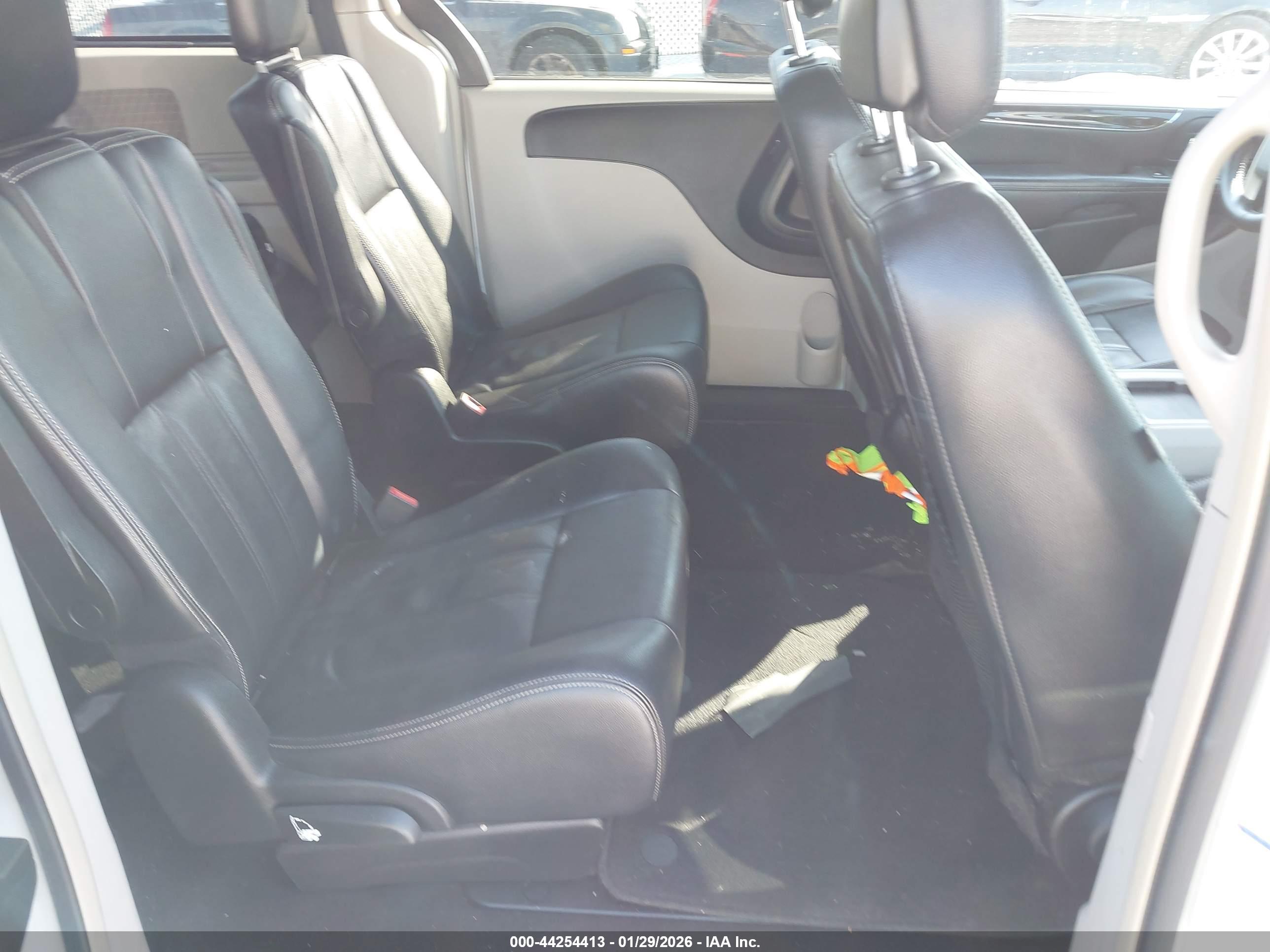 CHRYSLER TOWN image 8